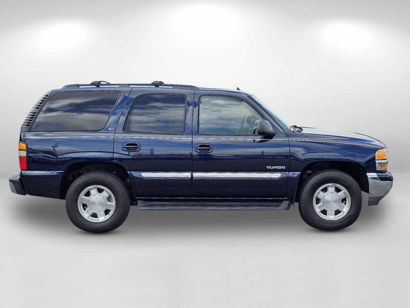 2006 Deep Blue Metallic /Pewter/Dark Pewter GMC Yukon SLT (1GKEC13T76R) with an Gas/Ethanol V8 5.3L/325 engine, 4-Speed Automatic w/OD transmission, located at 804 22nd Ave, Phenix City, AL, 36870, (334) 297-1860, 32.484749, -85.024475 - 2006 GMC Yukon SLT - Photo#2