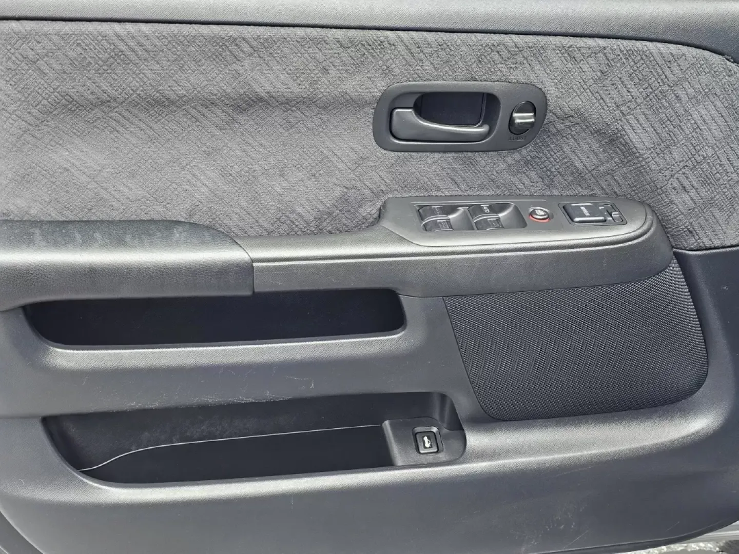 2006 Honda CR-V EX (JHLRD68836C) with an Other engine, located at 804 22nd Ave, Phenix City, AL, 36870, (334) 297-1860, 32.484749, -85.024475 - **Adventure Awaits: Your Ideal SUV for Family Outings and Weekend Getaways!**<br /> <br /> Ready to embark on your next adventure? Meet the 2006 Honda CR-V EX, an SUV that perfectly balances comfort, space, and efficiency-making it an ideal choice for growing families or anyone looking to enjoy life - Photo#8