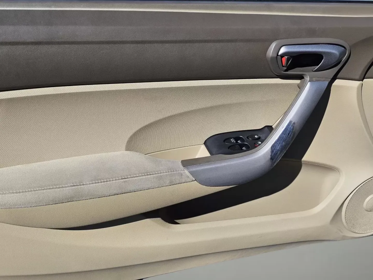 2006 Honda Civic Cpe EX (2HGFG12826H) with an Other engine, located at 521 Old Farm Lane Rd, Prattville, AL, 36066, (334) 325-1505, 32.482460, -86.416367 - Unlock the freedom of the open road and elevate your everyday adventures with this remarkable 2006 Honda Civic Coupe, now available at Gils Auto in Prattville, AL. This stylish and efficient vehicle is perfect for budget-conscious buyers who crave reliability and a dash of sportiness in their daily - Photo#8