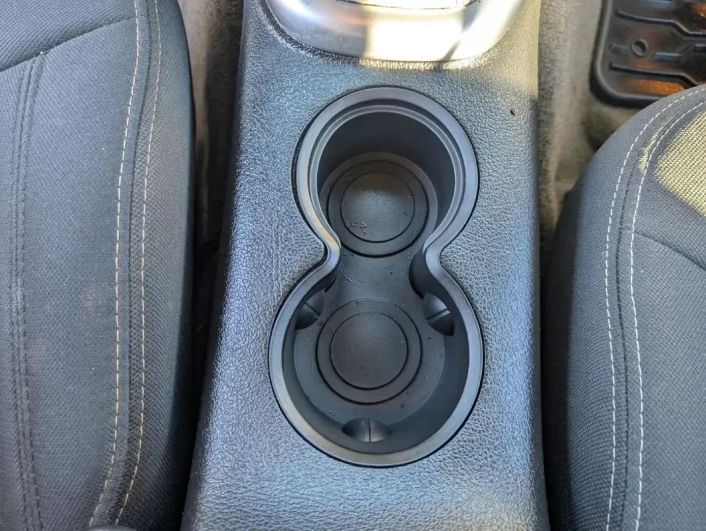 2006 /Light Cashmere Hummer H3 (5GTDN136668) with an Other engine, located at 3959 U.S. 80 W, Phenix City, AL, 36870, (334) 297-4885, 32.469296, -85.135185 - Discover adventure and versatility with this impressive 2006 Hummer H3, ideal for those who crave the great outdoors or need a reliable vehicle for family outings. Whether you're tackling rugged trails or cruising through Phenix City, AL, this capable SUV is perfect for weekend warriors and daily co - Photo#12