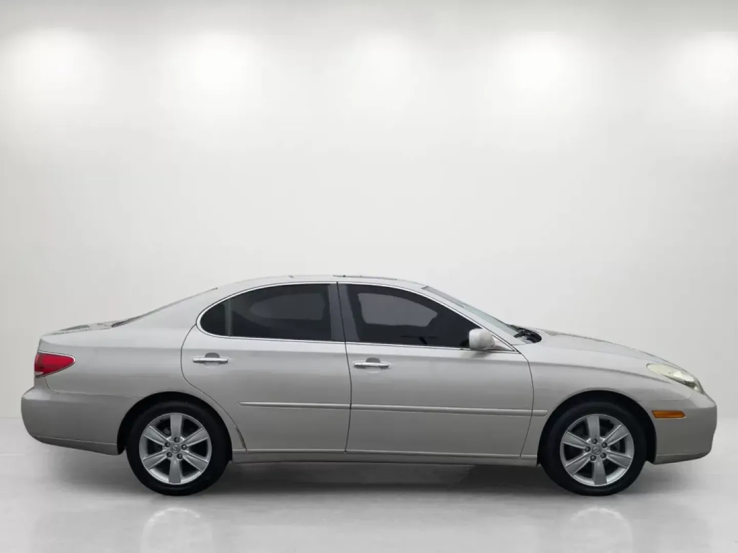 2006 Lexus ES 330 (JTHBA30GX65) with an Other engine, located at 1430 Gateway Drive, Opelika, AL, 36801, (334) 239-0944, 32.637871, -85.409790 - Elevate your daily commute or family adventures with the stunning 2006 Lexus ES 330, available now at Gils Auto in Opelika, AL. This luxurious sedan is not just a vehicle; it's a lifestyle upgrade, perfect for those who appreciate a blend of comfort, style, and performance. Imagine cruising down the - Photo#3