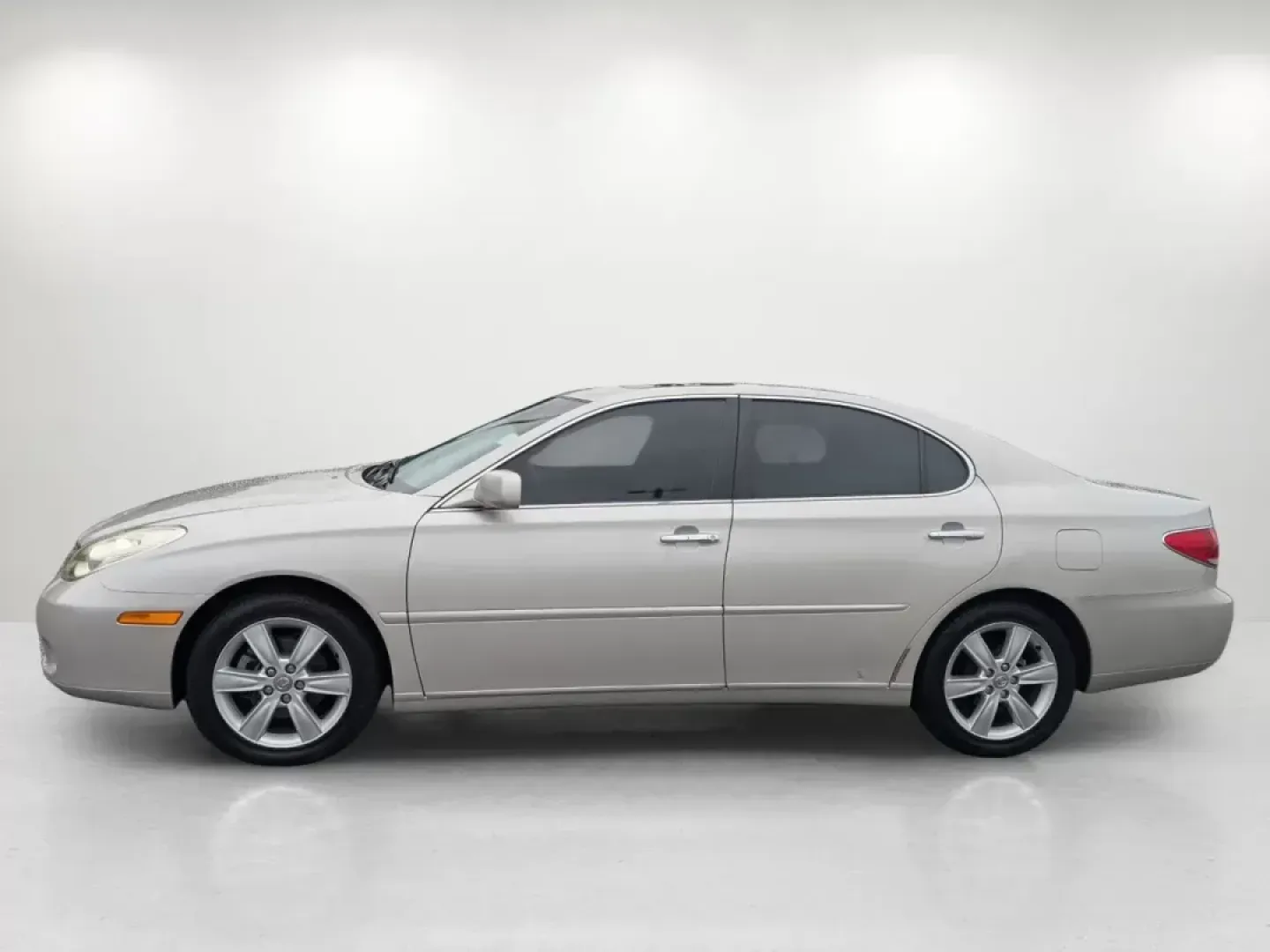 2006 Lexus ES 330 (JTHBA30GX65) with an Other engine, located at 1430 Gateway Drive, Opelika, AL, 36801, (334) 239-0944, 32.637871, -85.409790 - Elevate your daily commute or family adventures with the stunning 2006 Lexus ES 330, available now at Gils Auto in Opelika, AL. This luxurious sedan is not just a vehicle; it's a lifestyle upgrade, perfect for those who appreciate a blend of comfort, style, and performance. Imagine cruising down the - Photo#7
