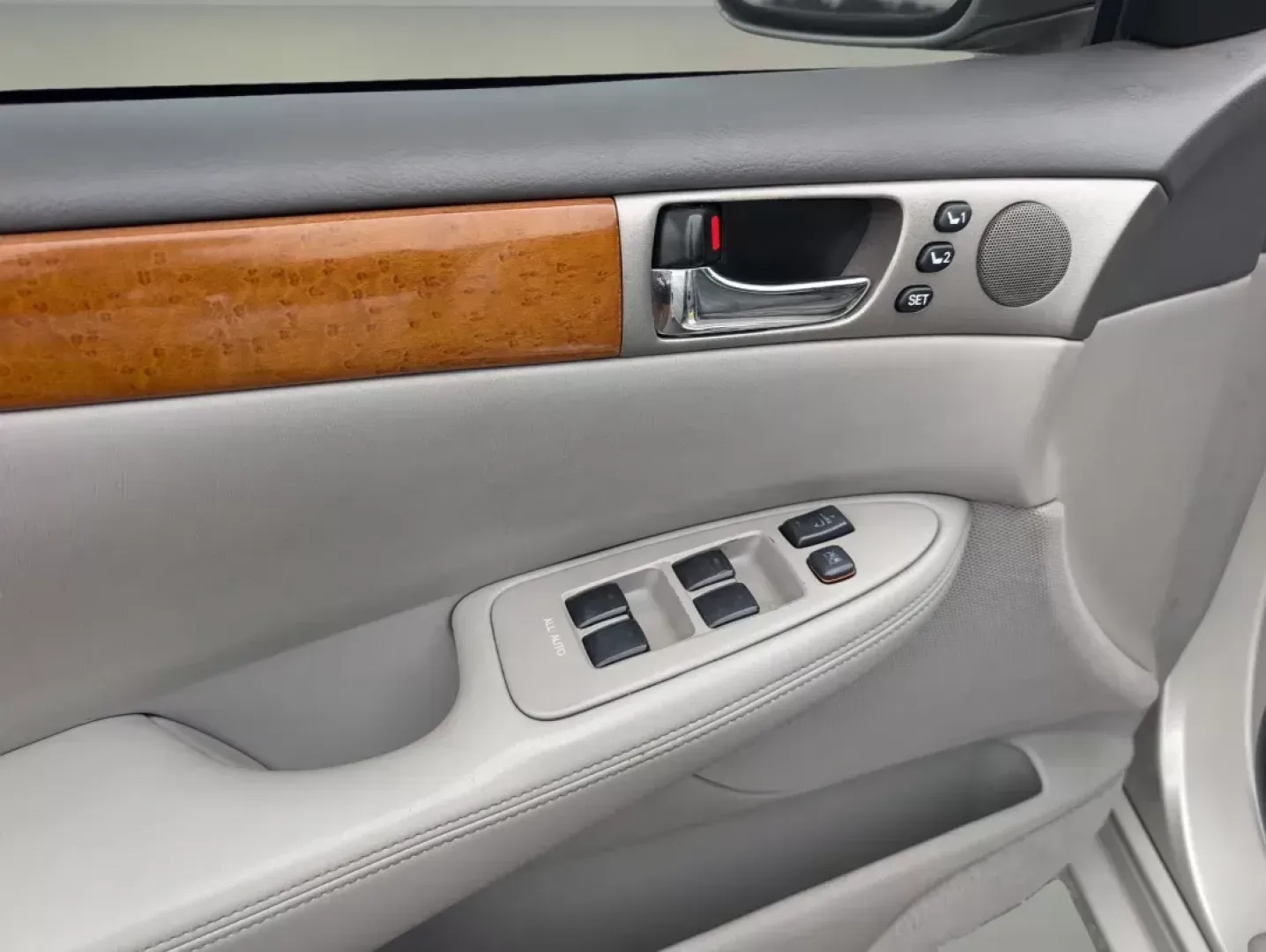 2006 Lexus ES 330 (JTHBA30GX65) with an Other engine, located at 1430 Gateway Drive, Opelika, AL, 36801, (334) 239-0944, 32.637871, -85.409790 - Elevate your daily commute or family adventures with the stunning 2006 Lexus ES 330, available now at Gils Auto in Opelika, AL. This luxurious sedan is not just a vehicle; it's a lifestyle upgrade, perfect for those who appreciate a blend of comfort, style, and performance. Imagine cruising down the - Photo#8
