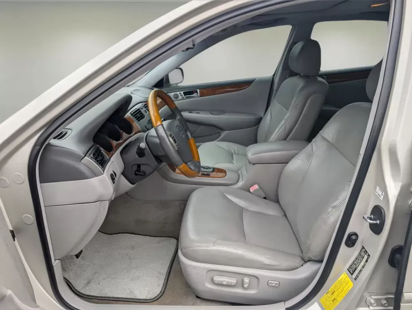 2006 Lexus ES 330 (JTHBA30GX65) with an Other engine, located at 1430 Gateway Drive, Opelika, AL, 36801, (334) 239-0944, 32.637871, -85.409790 - Elevate your daily commute or family adventures with the stunning 2006 Lexus ES 330, available now at Gils Auto in Opelika, AL. This luxurious sedan is not just a vehicle; it's a lifestyle upgrade, perfect for those who appreciate a blend of comfort, style, and performance. Imagine cruising down the - Photo#9