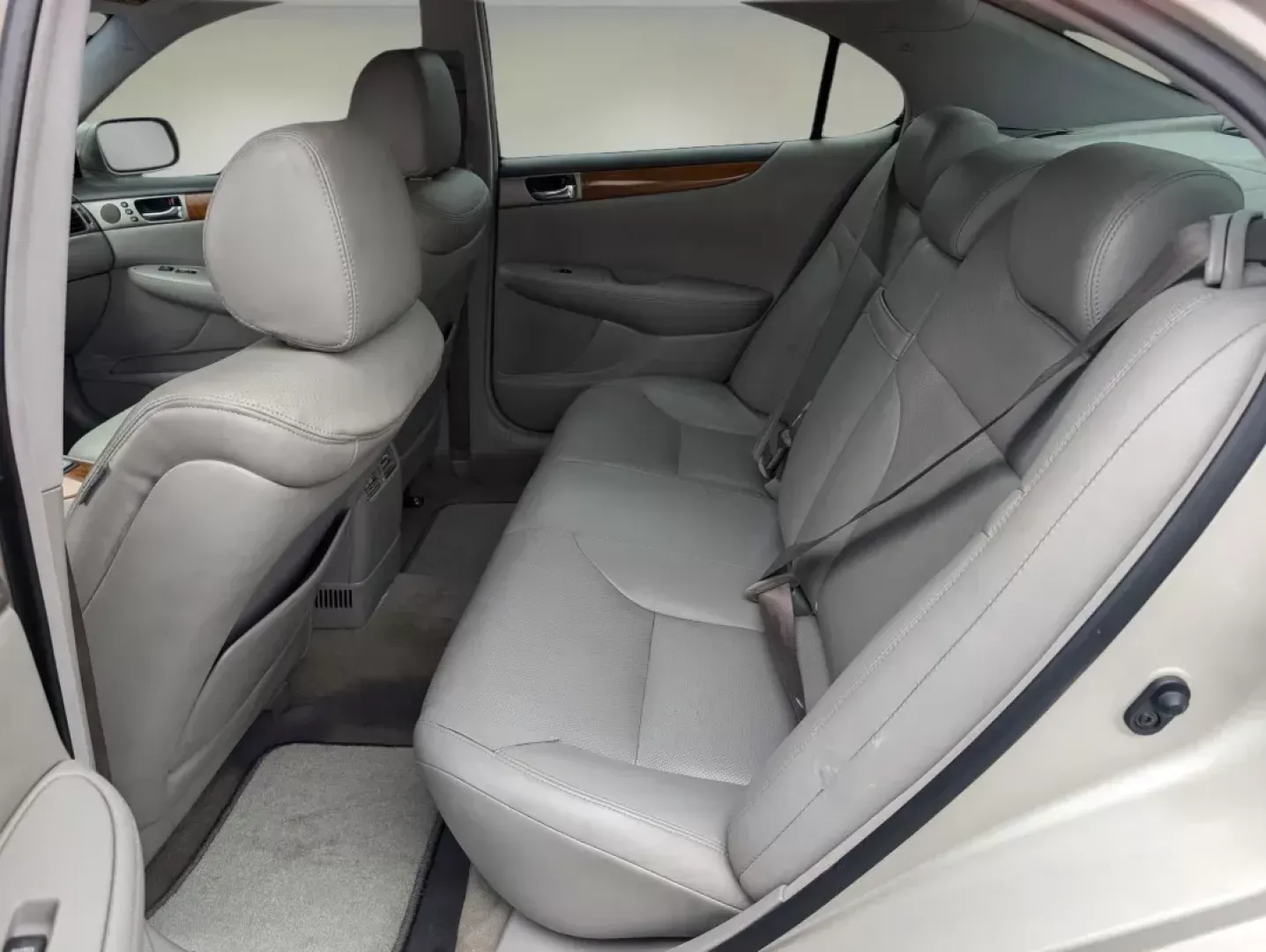 2006 Lexus ES 330 (JTHBA30GX65) with an Other engine, located at 1430 Gateway Drive, Opelika, AL, 36801, (334) 239-0944, 32.637871, -85.409790 - Elevate your daily commute or family adventures with the stunning 2006 Lexus ES 330, available now at Gils Auto in Opelika, AL. This luxurious sedan is not just a vehicle; it's a lifestyle upgrade, perfect for those who appreciate a blend of comfort, style, and performance. Imagine cruising down the - Photo#11