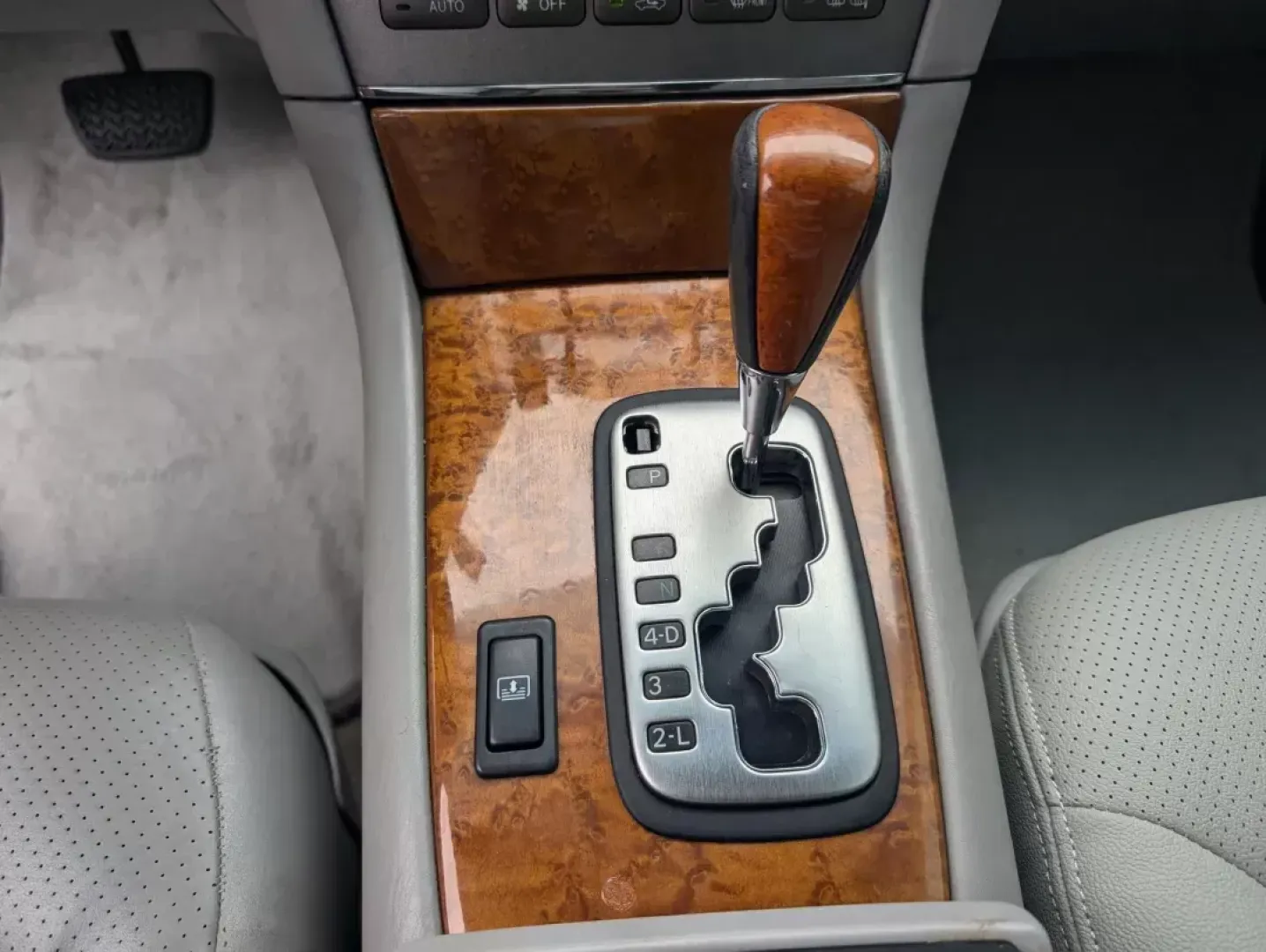 2006 Lexus ES 330 (JTHBA30GX65) with an Other engine, located at 1430 Gateway Drive, Opelika, AL, 36801, (334) 239-0944, 32.637871, -85.409790 - Elevate your daily commute or family adventures with the stunning 2006 Lexus ES 330, available now at Gils Auto in Opelika, AL. This luxurious sedan is not just a vehicle; it's a lifestyle upgrade, perfect for those who appreciate a blend of comfort, style, and performance. Imagine cruising down the - Photo#13