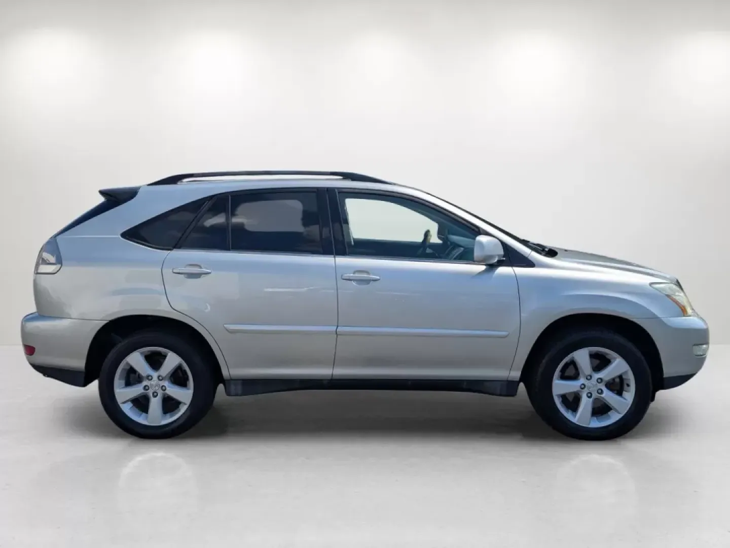 2006 Lexus RX 330 (2T2GA31U86C) with an Other engine, located at 5115 14th Ave., Columbus, GA, 31904, (706) 323-0345, 32.511494, -84.971046 - **Discover Your Next Adventure with the 2006 Lexus RX 330 at Gils Auto Phenix City, AL**<br /> <br /> Are you ready to elevate your lifestyle with a vehicle that embodies luxury and practicality? Look no further than the 2006 Lexus RX 330, a perfect blend of comfort and capability for families, com - Photo#3