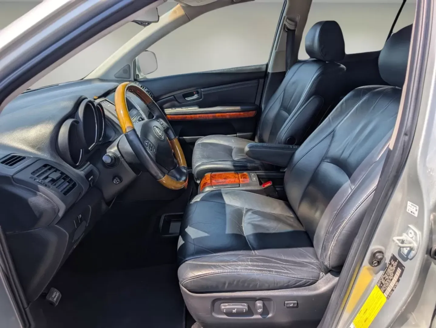 2006 Lexus RX 330 (2T2GA31U86C) with an Other engine, located at 5115 14th Ave., Columbus, GA, 31904, (706) 323-0345, 32.511494, -84.971046 - **Discover Your Next Adventure with the 2006 Lexus RX 330 at Gils Auto Phenix City, AL**<br /> <br /> Are you ready to elevate your lifestyle with a vehicle that embodies luxury and practicality? Look no further than the 2006 Lexus RX 330, a perfect blend of comfort and capability for families, com - Photo#9