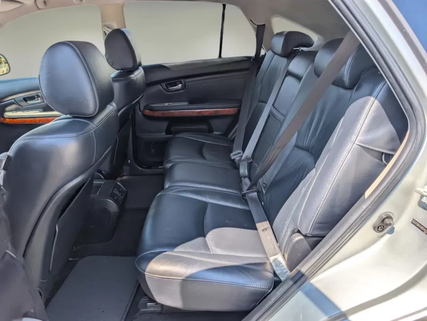 2006 Lexus RX 330 (2T2GA31U86C) with an Other engine, located at 5115 14th Ave., Columbus, GA, 31904, (706) 323-0345, 32.511494, -84.971046 - **Discover Your Next Adventure with the 2006 Lexus RX 330 at Gils Auto Phenix City, AL**<br /> <br /> Are you ready to elevate your lifestyle with a vehicle that embodies luxury and practicality? Look no further than the 2006 Lexus RX 330, a perfect blend of comfort and capability for families, com - Photo#10