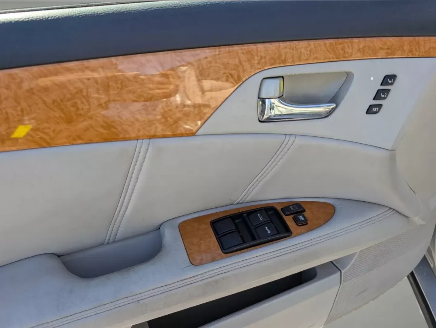 2006 Toyota Avalon Limited (4T1BK36B36U) with an Other engine, located at 804 22nd Ave, Phenix City, AL, 36870, (334) 297-1860, 32.484749, -85.024475 - **Experience Comfort and Reliability with This 2006 Toyota Avalon Limited at Gils Auto in Phenix City!**<br /> <br /> If you're looking for a car that balances comfort, style, and performance, the 2006 Toyota Avalon Limited is the perfect choice for your daily commute, family outings, or weekend adv - Photo#8