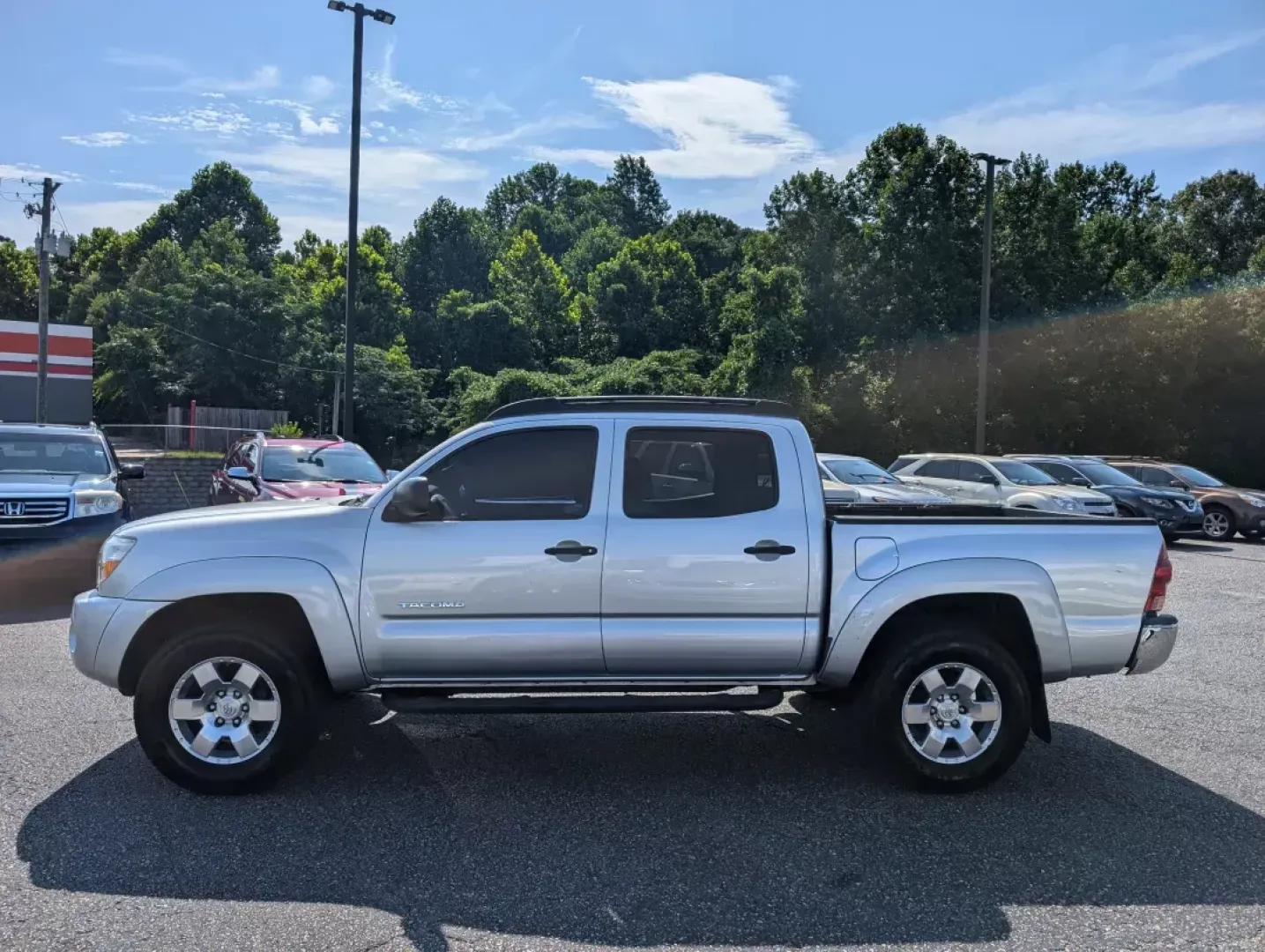2006 Toyota Tacoma PreRunner (5TEJU62N16Z) with an Other engine, located at 1430 Gateway Drive, Opelika, AL, 36801, (334) 239-0944, 32.637871, -85.409790 - Looking for a reliable vehicle that fits your active lifestyle? The 2006 Toyota Tacoma PreRunner, available at Gils Auto in Opelika, AL, is your perfect companion for weekend adventures, family outings, or even those long commutes to work. With its rugged build and spacious interior, this crew cab p - Photo#7