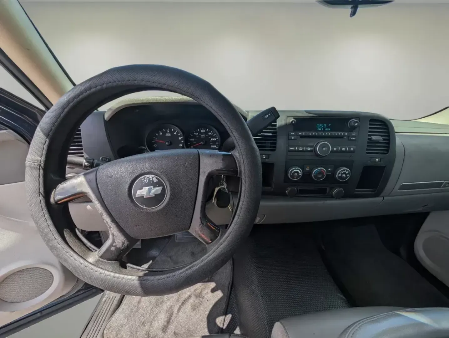 2007 /Dark Titanium Chevrolet Silverado 1500 Work Truck (1GCEC14X67Z) with an Gas V6 4.3L/262 engine, 4-Speed Automatic w/OD transmission, located at 7000 Northlake Connector, Columbus, GA, 31904, (706) 987-8085, 32.524975, -84.978134 - **Discover Adventure With the 2007 Chevrolet Silverado 1500 at Gils Auto - Columbus #2!**<br /> <br /> Are you ready to take on the road less traveled or tackle your daily commute with style and confidence? Look no further than this rugged 2007 Chevrolet Silverado 1500, a perfect blend of reliabilit - Photo#11