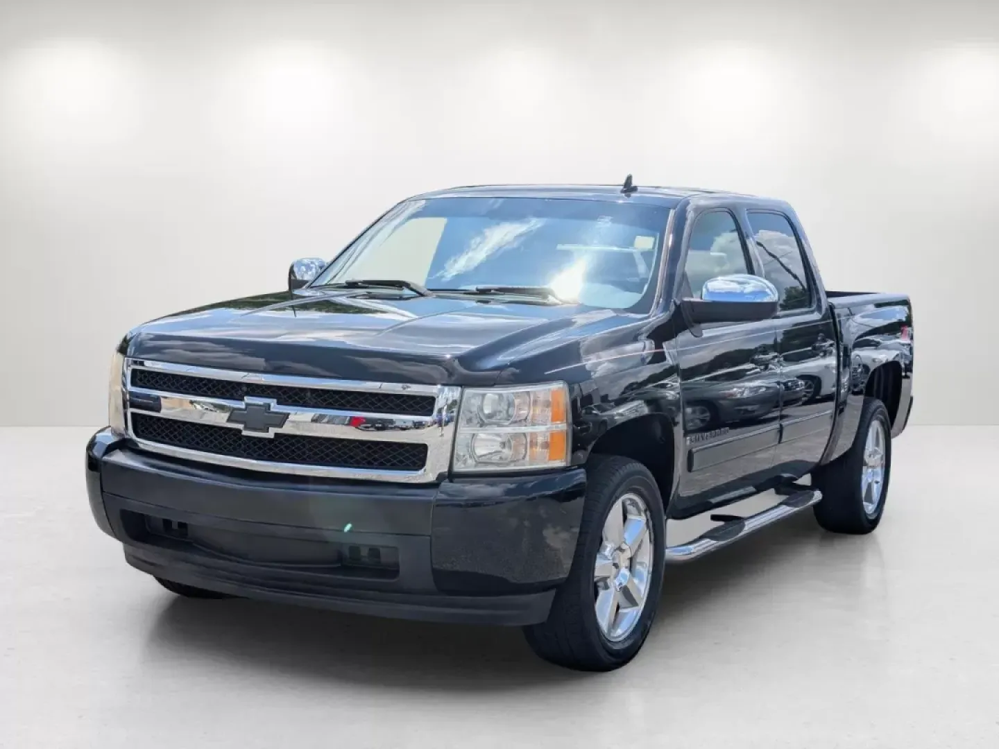 2007 /Dark Titanium Chevrolet Silverado 1500 LS (3GCEC13C07G) with an Other engine, located at 3959 U.S. 80 W, Phenix City, AL, 36870, (334) 297-4885, 32.469296, -85.135185 - **Drive Your Lifestyle with the 2007 Chevrolet Silverado 1500 Crew Cab!**<br /> <br /> If you're seeking the perfect blend of performance and practicality, look no further than this 2007 Chevrolet Silverado 1500 Crew Cab, available now at Gils Auto in Phenix City, AL. Designed for both hard work and - Photo#0