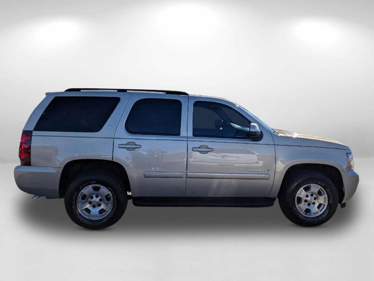 2007 /Ebony/Light Cashmere Chevrolet Tahoe LT (1GNFC13037R) with an Gas/Ethanol V8 5.3L/323 engine, 4-Speed Automatic w/OD transmission, located at 3959 U.S. 80 W, Phenix City, AL, 36870, (334) 297-4885, 32.469296, -85.135185 - 2007 Chevrolet Tahoe LT - Photo#3