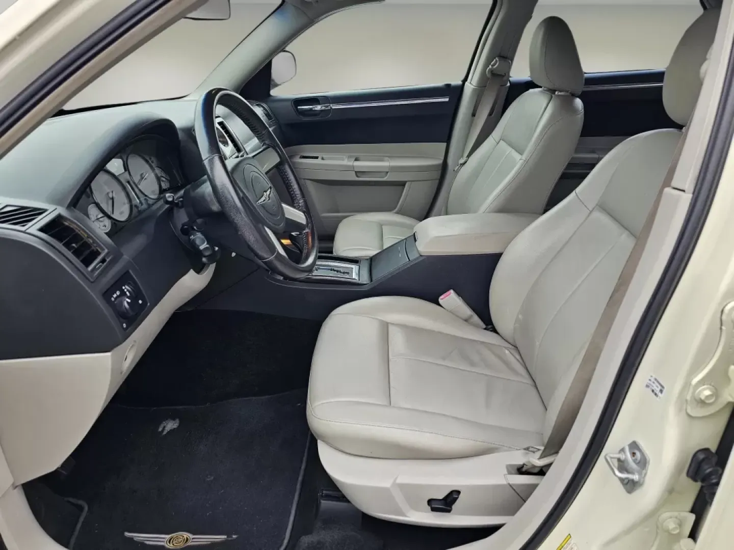 2007 Chrysler 300 Touring (2C3KA53G47H) with an Other engine, located at 1430 Gateway Drive, Opelika, AL, 36801, (334) 239-0944, 32.637871, -85.409790 - **Experience Comfort and Style with the 2007 Chrysler 300 at Gils Auto!** <br /> <br /> Are you in search of a reliable vehicle that provides both comfort and style for your daily commutes or weekend getaways? Look no further than the stunning 2007 Chrysler 300 available now at Gils Auto in Phenix - Photo#9