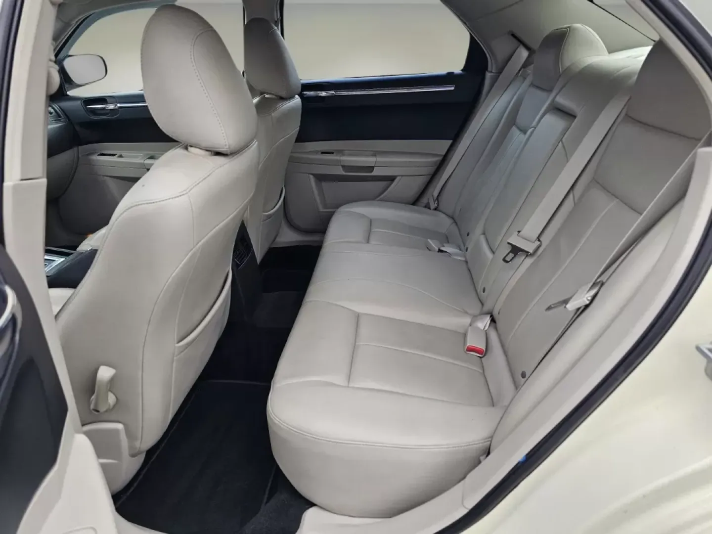 2007 Chrysler 300 Touring (2C3KA53G47H) with an Other engine, located at 1430 Gateway Drive, Opelika, AL, 36801, (334) 239-0944, 32.637871, -85.409790 - **Experience Comfort and Style with the 2007 Chrysler 300 at Gils Auto!** <br /> <br /> Are you in search of a reliable vehicle that provides both comfort and style for your daily commutes or weekend getaways? Look no further than the stunning 2007 Chrysler 300 available now at Gils Auto in Phenix - Photo#14