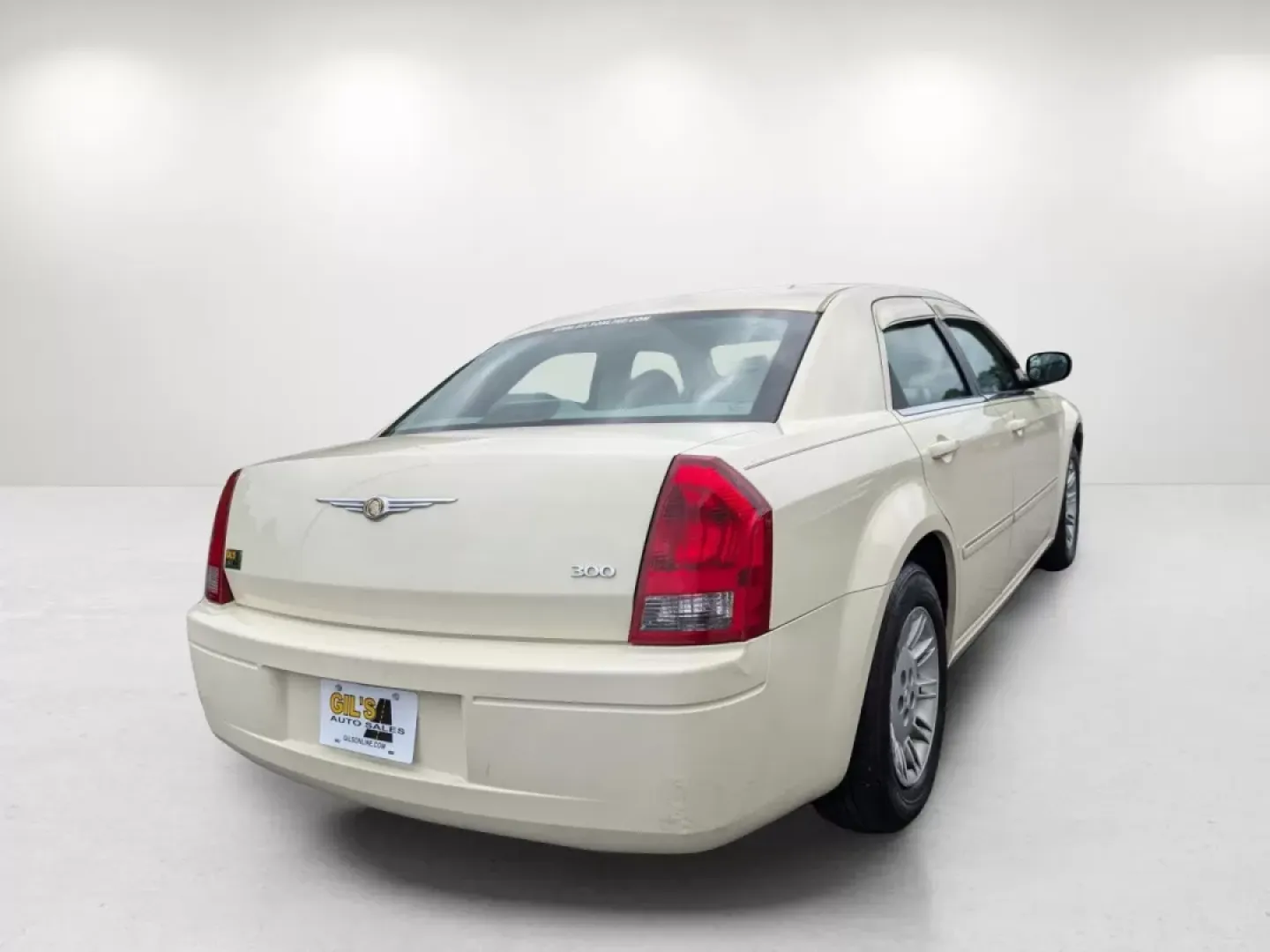 2007 Chrysler 300 (2C3KA43R67H) with an Other engine, located at 521 Old Farm Lane Rd, Prattville, AL, 36066, (334) 325-1505, 32.482460, -86.416367 - **Experience Luxury and Reliability with the 2007 Chrysler 300 at Gils Auto - Phenix City!**<br /> <br /> Are you searching for the perfect vehicle to elevate your daily commute or make family outings more enjoyable? Look no further-this 2007 Chrysler 300 delivers both style and performance, making - Photo#4