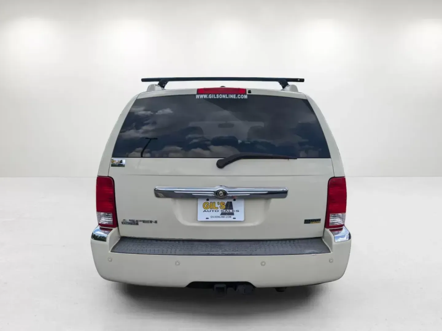 2007 Chrysler Aspen Limited (1A8HX58P57F) with an Gas/Ethanol V8 4.7L/287 engine, 5-Speed Automatic transmission, located at 5115 14th Ave., Columbus, GA, 31904, (706) 323-0345, 32.511494, -84.971046 - ### Discover Adventure with the 2007 Chrysler Aspen Limited SUV at Gils Auto - Columbus<br /> <br /> Are you ready to elevate your family's adventures or enhance your daily commute? The 2007 Chrysler Aspen Limited is the perfect companion for those who crave versatility without sacrificing comfort. - Photo#5