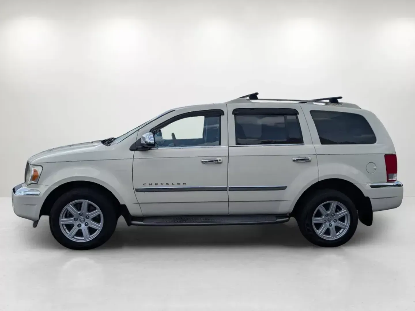 2007 Chrysler Aspen Limited (1A8HX58P57F) with an Gas/Ethanol V8 4.7L/287 engine, 5-Speed Automatic transmission, located at 5115 14th Ave., Columbus, GA, 31904, (706) 323-0345, 32.511494, -84.971046 - ### Discover Adventure with the 2007 Chrysler Aspen Limited SUV at Gils Auto - Columbus<br /> <br /> Are you ready to elevate your family's adventures or enhance your daily commute? The 2007 Chrysler Aspen Limited is the perfect companion for those who crave versatility without sacrificing comfort. - Photo#7