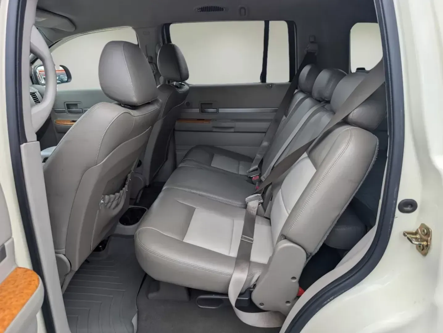 2007 Chrysler Aspen Limited (1A8HX58P57F) with an Gas/Ethanol V8 4.7L/287 engine, 5-Speed Automatic transmission, located at 5115 14th Ave., Columbus, GA, 31904, (706) 323-0345, 32.511494, -84.971046 - ### Discover Adventure with the 2007 Chrysler Aspen Limited SUV at Gils Auto - Columbus<br /> <br /> Are you ready to elevate your family's adventures or enhance your daily commute? The 2007 Chrysler Aspen Limited is the perfect companion for those who crave versatility without sacrificing comfort. - Photo#10