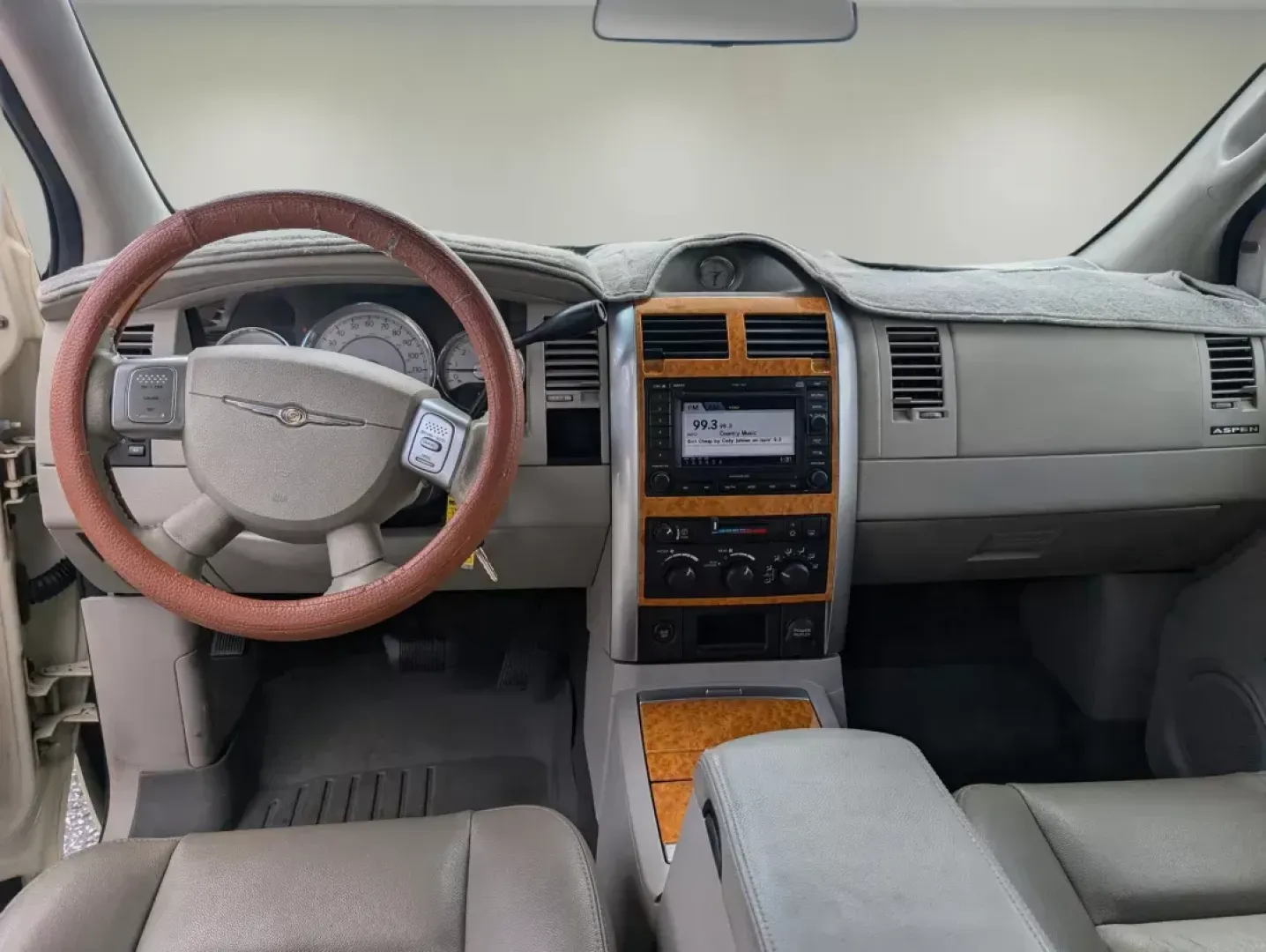 2007 Chrysler Aspen Limited (1A8HX58P57F) with an Gas/Ethanol V8 4.7L/287 engine, 5-Speed Automatic transmission, located at 5115 14th Ave., Columbus, GA, 31904, (706) 323-0345, 32.511494, -84.971046 - ### Discover Adventure with the 2007 Chrysler Aspen Limited SUV at Gils Auto - Columbus<br /> <br /> Are you ready to elevate your family's adventures or enhance your daily commute? The 2007 Chrysler Aspen Limited is the perfect companion for those who crave versatility without sacrificing comfort. - Photo#12