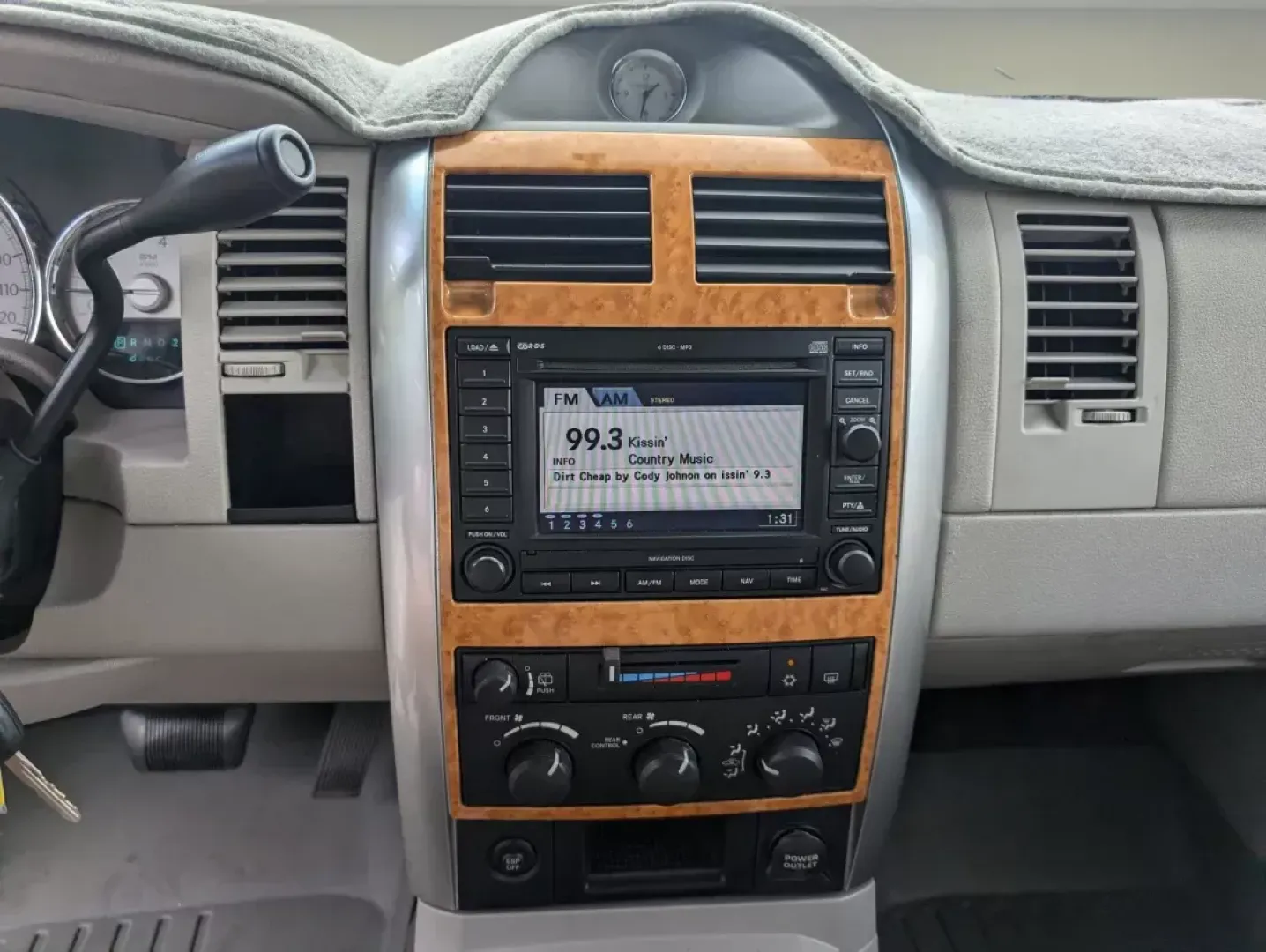 2007 Chrysler Aspen Limited (1A8HX58P57F) with an Gas/Ethanol V8 4.7L/287 engine, 5-Speed Automatic transmission, located at 5115 14th Ave., Columbus, GA, 31904, (706) 323-0345, 32.511494, -84.971046 - ### Discover Adventure with the 2007 Chrysler Aspen Limited SUV at Gils Auto - Columbus<br /> <br /> Are you ready to elevate your family's adventures or enhance your daily commute? The 2007 Chrysler Aspen Limited is the perfect companion for those who crave versatility without sacrificing comfort. - Photo#14