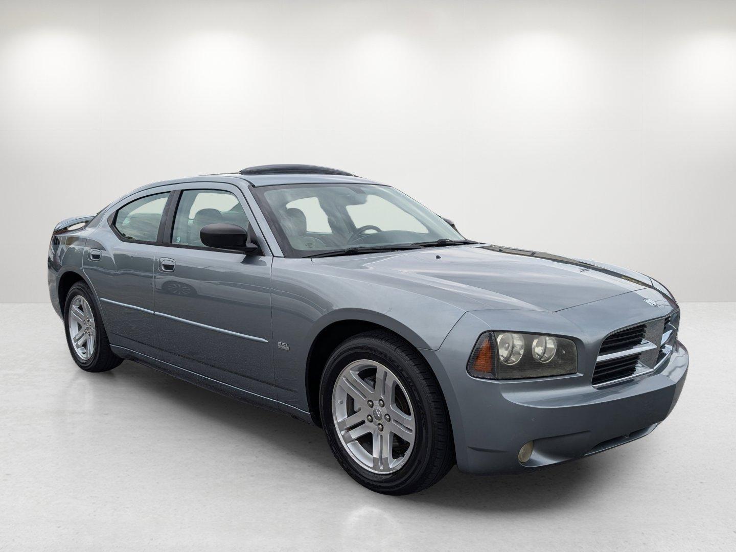 2007 Dodge Charger (2B3KA43G37H) with an Gas V6 3.5L/215 engine, 5-Speed Automatic transmission, located at 1430 Gateway Drive, Opelika, AL, 36801, (334) 239-0944, 32.637871, -85.409790 - 2007 Dodge Charger - Photo#2