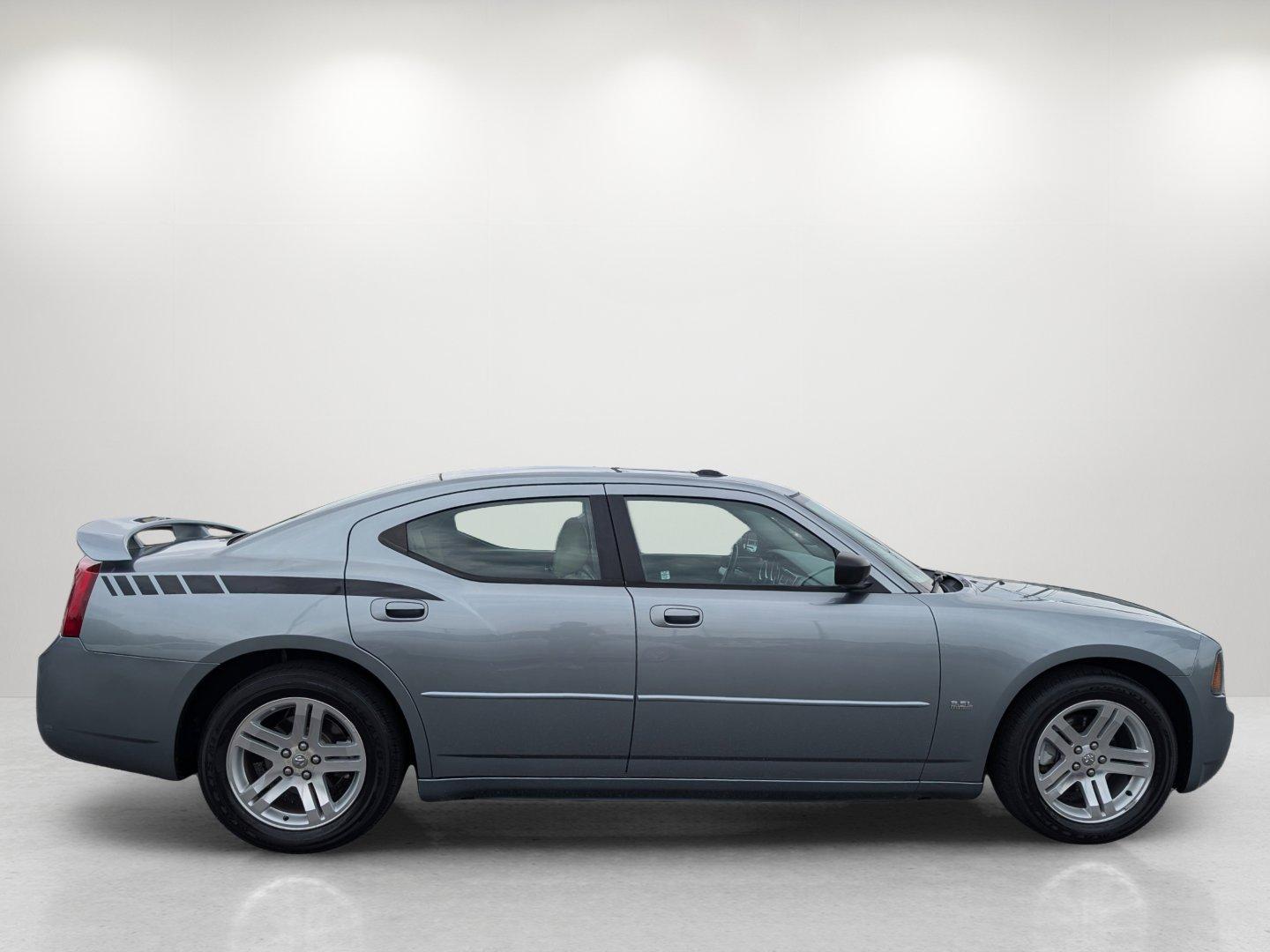 2007 Dodge Charger (2B3KA43G37H) with an Gas V6 3.5L/215 engine, 5-Speed Automatic transmission, located at 1430 Gateway Drive, Opelika, AL, 36801, (334) 239-0944, 32.637871, -85.409790 - 2007 Dodge Charger - Photo#3