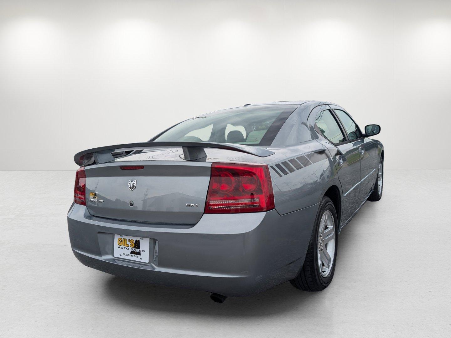 2007 Dodge Charger (2B3KA43G37H) with an Gas V6 3.5L/215 engine, 5-Speed Automatic transmission, located at 1430 Gateway Drive, Opelika, AL, 36801, (334) 239-0944, 32.637871, -85.409790 - 2007 Dodge Charger - Photo#4