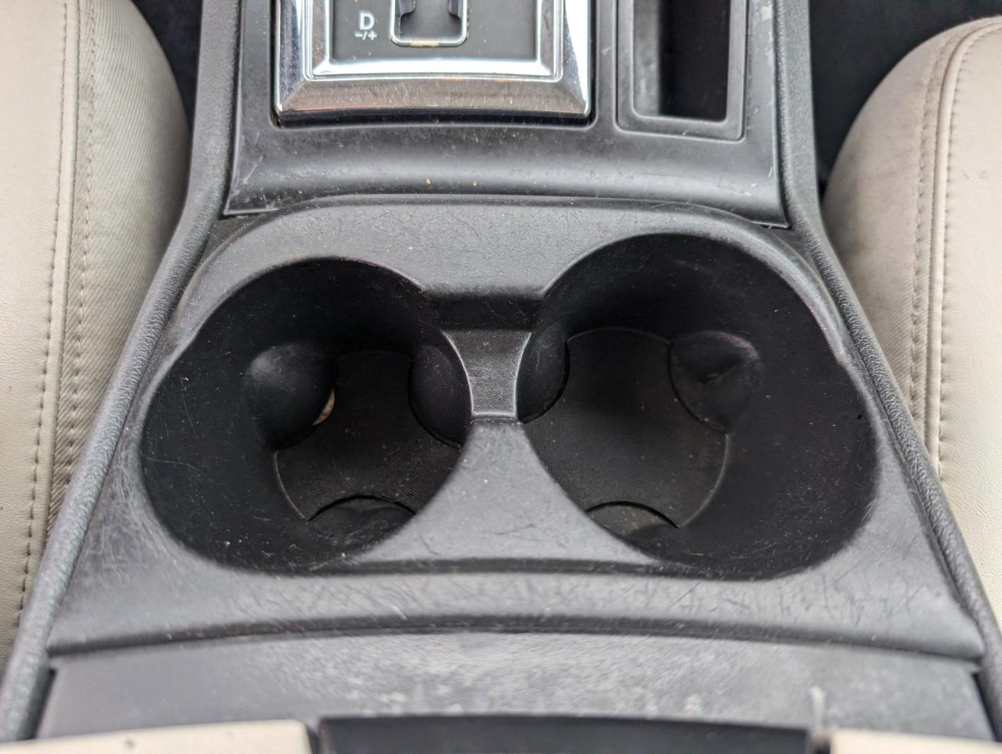 2007 Dodge Charger (2B3KA43G37H) with an Gas V6 3.5L/215 engine, 5-Speed Automatic transmission, located at 1430 Gateway Drive, Opelika, AL, 36801, (334) 239-0944, 32.637871, -85.409790 - 2007 Dodge Charger - Photo#12