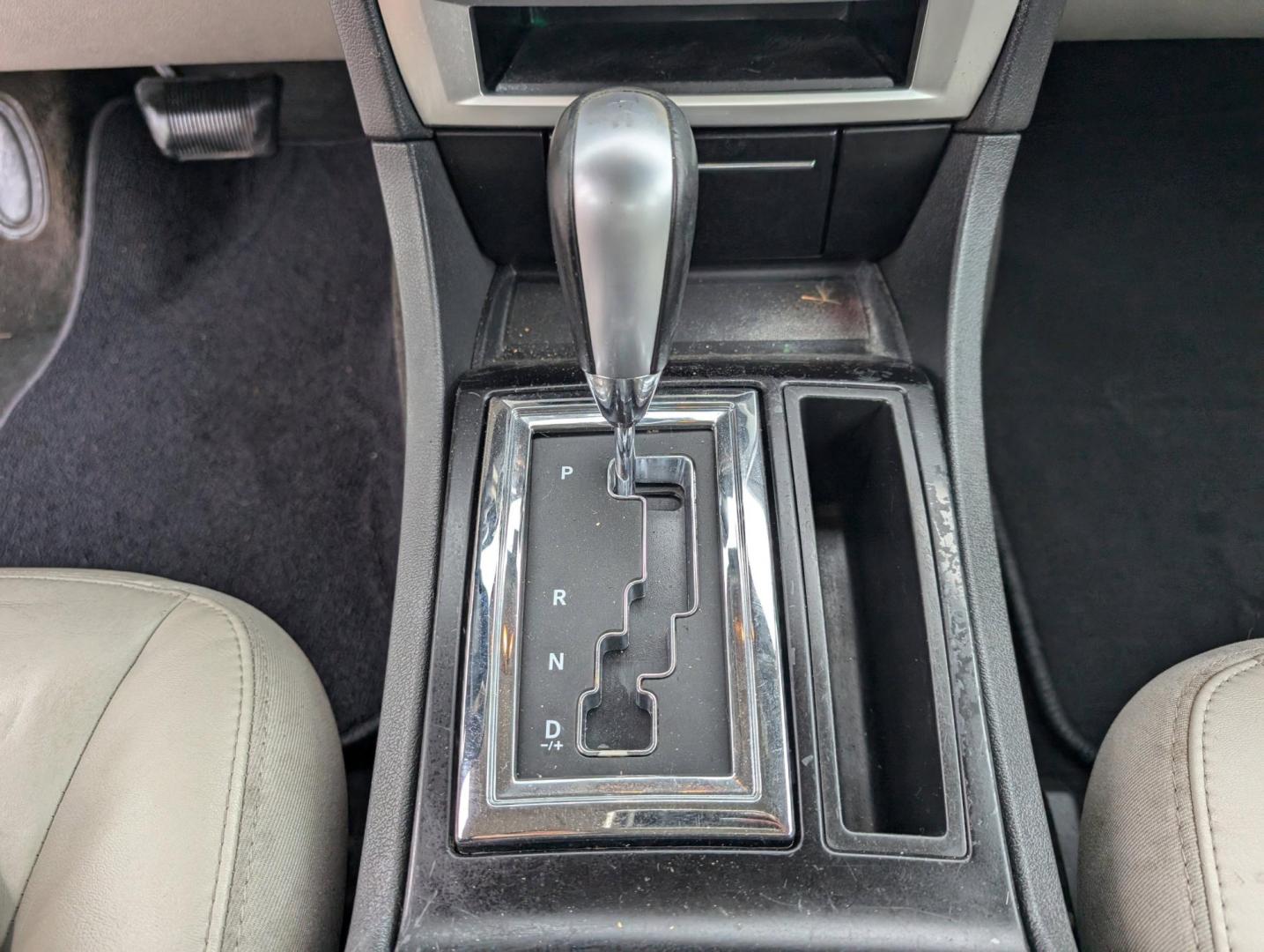 2007 Dodge Charger (2B3KA43G37H) with an Gas V6 3.5L/215 engine, 5-Speed Automatic transmission, located at 1430 Gateway Drive, Opelika, AL, 36801, (334) 239-0944, 32.637871, -85.409790 - 2007 Dodge Charger - Photo#13