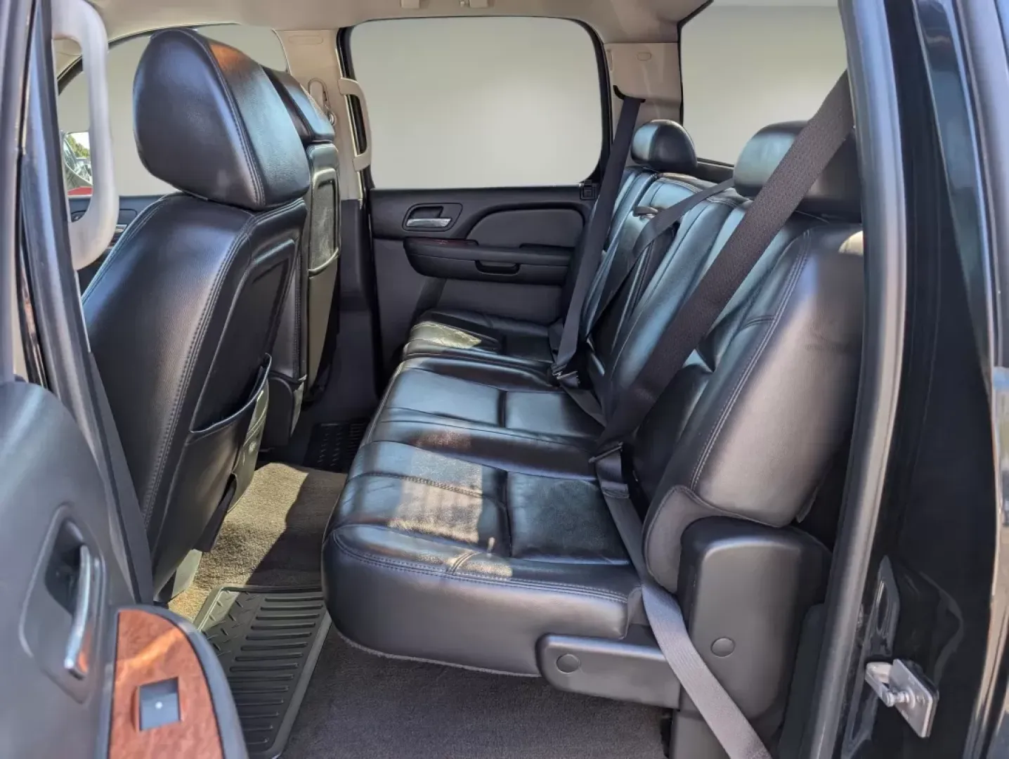 2007 /Ebony GMC Sierra 1500 SLT (3GTEC13J47G) with an Other engine, located at 3959 U.S. 80 W, Phenix City, AL, 36870, (334) 297-4885, 32.469296, -85.135185 - **Unleash Your Adventurous Spirit with the 2007 GMC Sierra 1500 SLT**<br /> <br /> Are you ready to elevate your lifestyle with a vehicle that effortlessly blends utility and comfort? The 2007 GMC Sierra 1500 SLT is here to cater to your adventurous spirit, perfect for everything from weekend getawa - Photo#11