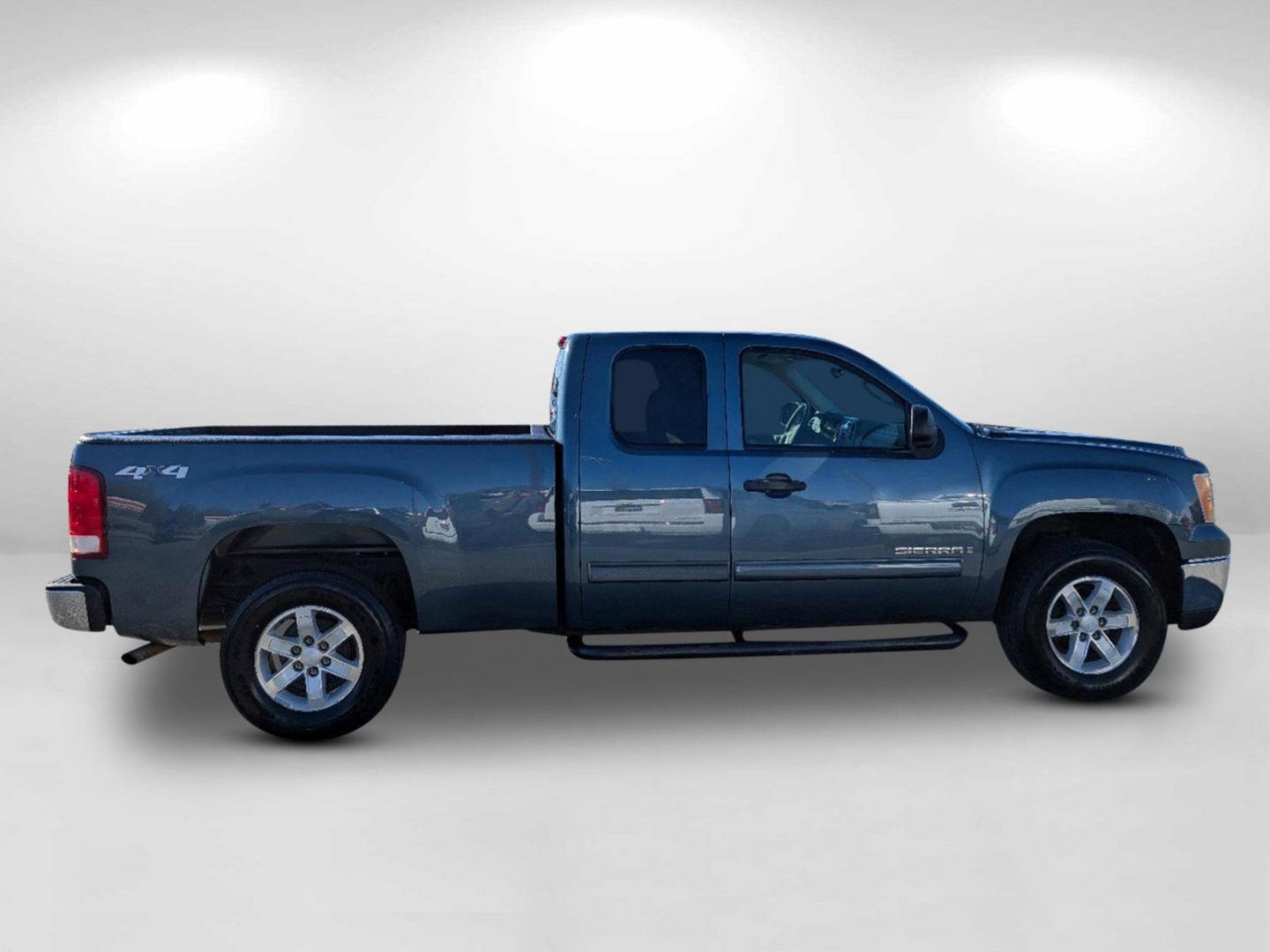 2007 /Dark/Lt Titanium GMC Sierra 1500 SLE1 (1GTEK19C57Z) with an Gas V8 5.3L/323 engine, 4-Speed Automatic w/OD transmission, located at 3959 U.S. 80 W, Phenix City, AL, 36870, (334) 297-4885, 32.469296, -85.135185 - 2007 GMC Sierra 1500 SLE1 - Photo#7