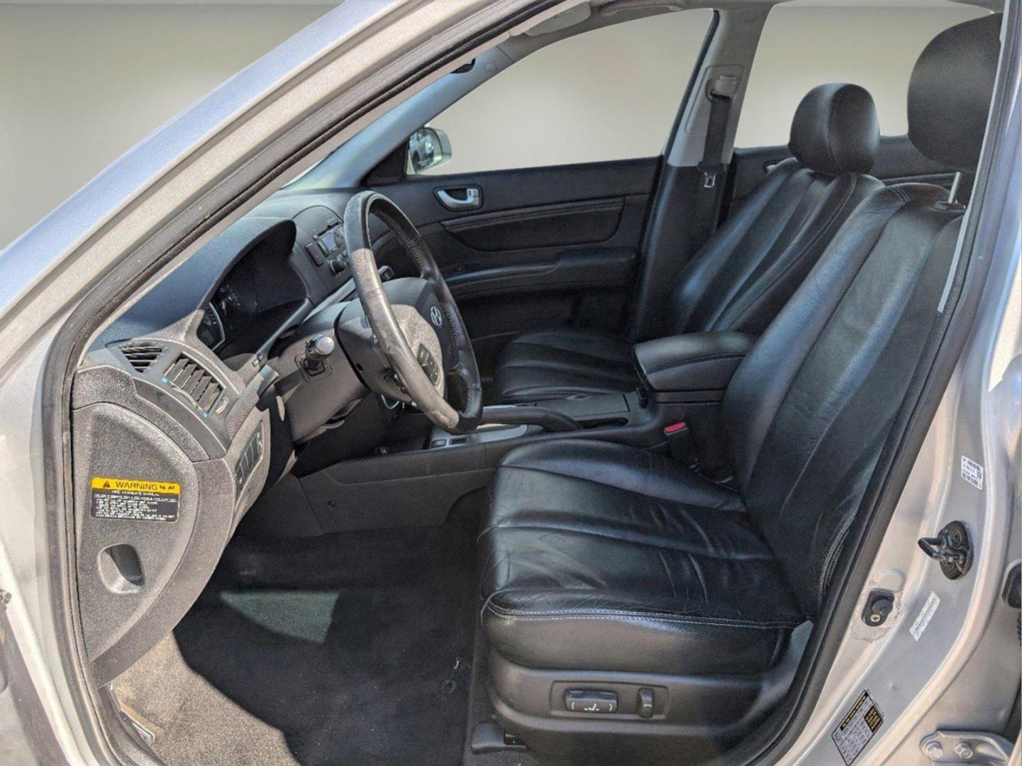 2007 Hyundai Sonata Limited (5NPEU46F07H) with an Gas V6 3.3L/204 engine, 5-Speed Automatic w/OD transmission, located at 1430 Gateway Drive, Opelika, AL, 36801, (334) 239-0944, 32.637871, -85.409790 - 2007 Hyundai Sonata Limited - Photo#8