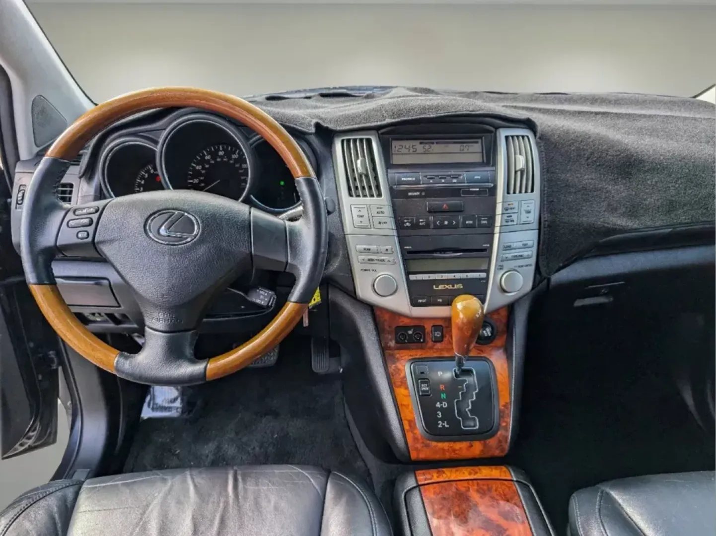 2007 /Black Lexus RX 350 (2T2GK31U37C) with an Other engine, located at 3959 U.S. 80 W, Phenix City, AL, 36870, (334) 297-4885, 32.469296, -85.135185 - Discover the perfect blend of luxury, comfort, and reliability with this stunning 2007 Lexus RX 350, now available at Gils Auto in Phenix City, AL! Whether you're a growing family in need of extra space, a commuter looking for a dependable ride, or someone ready for weekend adventures, this SUV is d - Photo#10