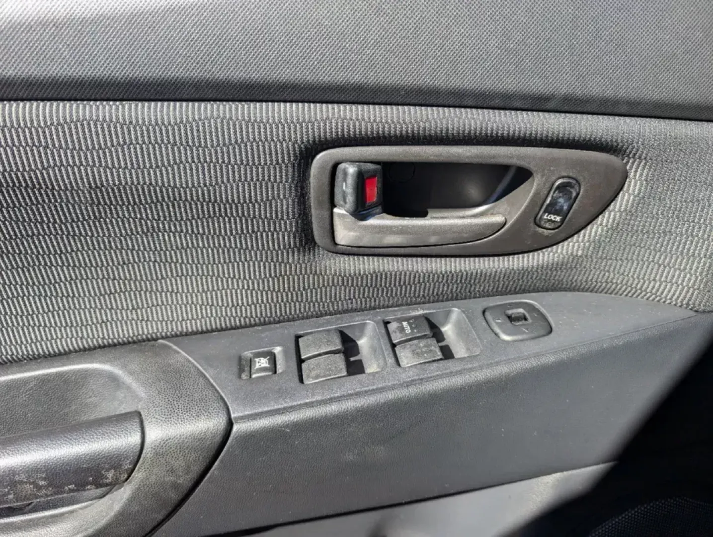 2007 /Black Mazda Mazda3 i Touring (JM1BK32G771) with an Gas I4 2.0L/122 engine, 4-Speed Automatic w/OD transmission, located at 7000 Northlake Connector, Columbus, GA, 31904, (706) 987-8085, 32.524975, -84.978134 - 2007 Mazda Mazda3 i Touring - Photo#9