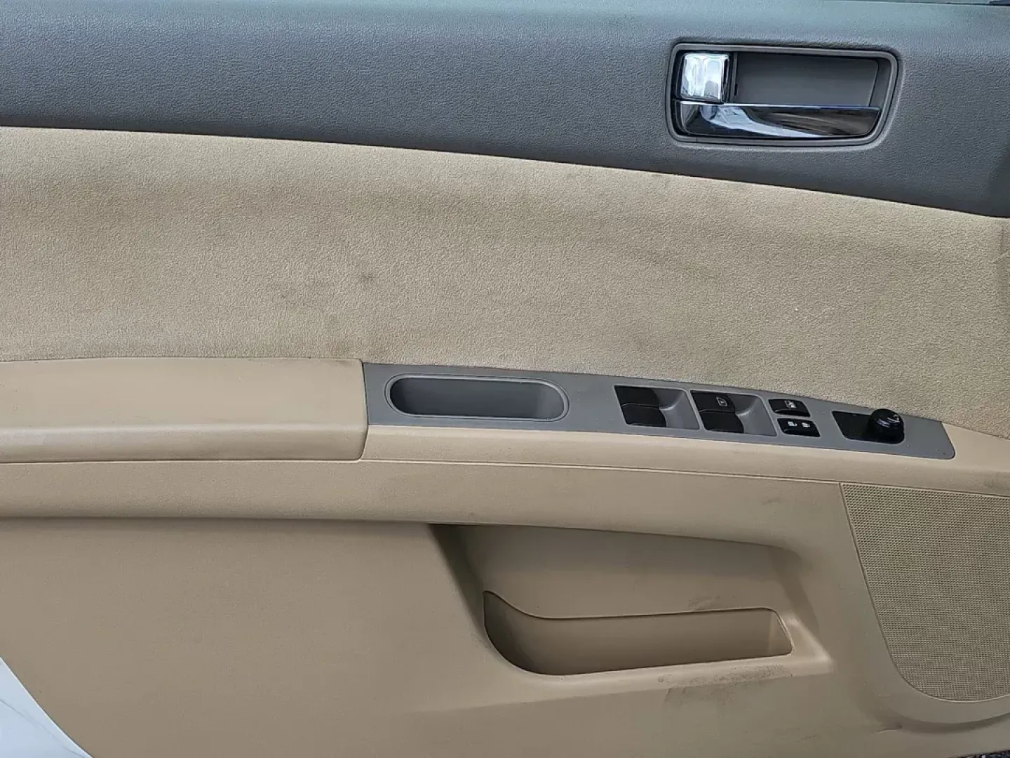 2007 Nissan Sentra 2.0 S (3N1AB61E17L) with an Other engine, located at 804 22nd Ave, Phenix City, AL, 36870, (334) 297-1860, 32.484749, -85.024475 - Unlock your adventure with the perfect blend of style, reliability, and affordability! At Gils Auto - Phenix City #2, we understand that life is about seizing every moment, whether it's commuting to work, heading out for a family road trip, or just enjoying a leisurely drive through the scenic route - Photo#8