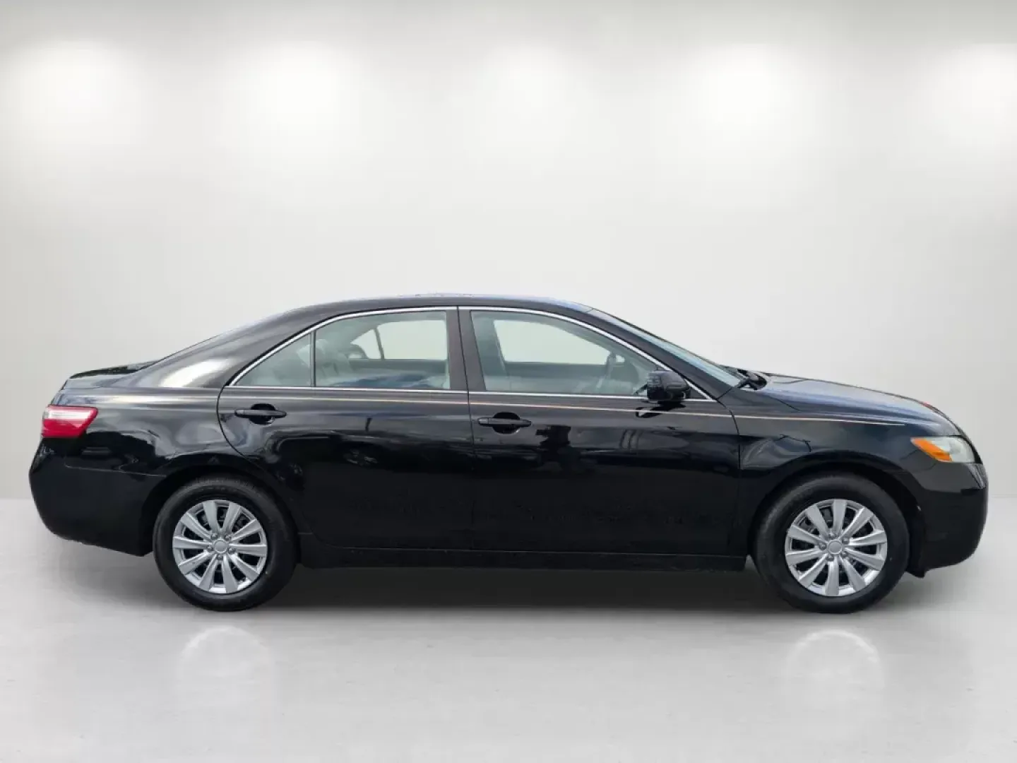 2007 Toyota Camry LE (4T1BK46K97U) with an Gas V6 3.5L/211 engine, 6-Speed Automatic w/OD transmission, located at 3959 U.S. 80 W, Phenix City, AL, 36870, (334) 297-4885, 32.469296, -85.135185 - 2007 Toyota Camry LE - Photo#4