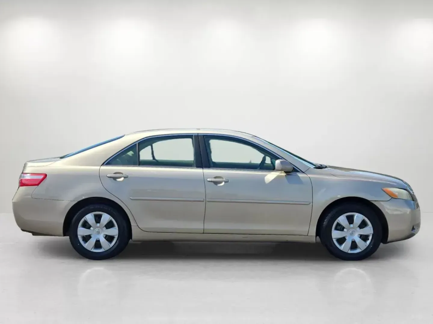 2007 Toyota Camry LE (4T1BE46K27U) with an Other engine, located at 7000 Northlake Connector, Columbus, GA, 31904, (706) 987-8085, 32.524975, -84.978134 - Discover your perfect blend of reliability, comfort, and affordability with this stunning 2007 Toyota Camry LE, available now at Gils Auto - Columbus #2! Located at 7000 Northlake Connector, Columbus, GA 31904, we are your go-to Buy Here Pay Here dealership, specializing in providing quality vehicle - Photo#3