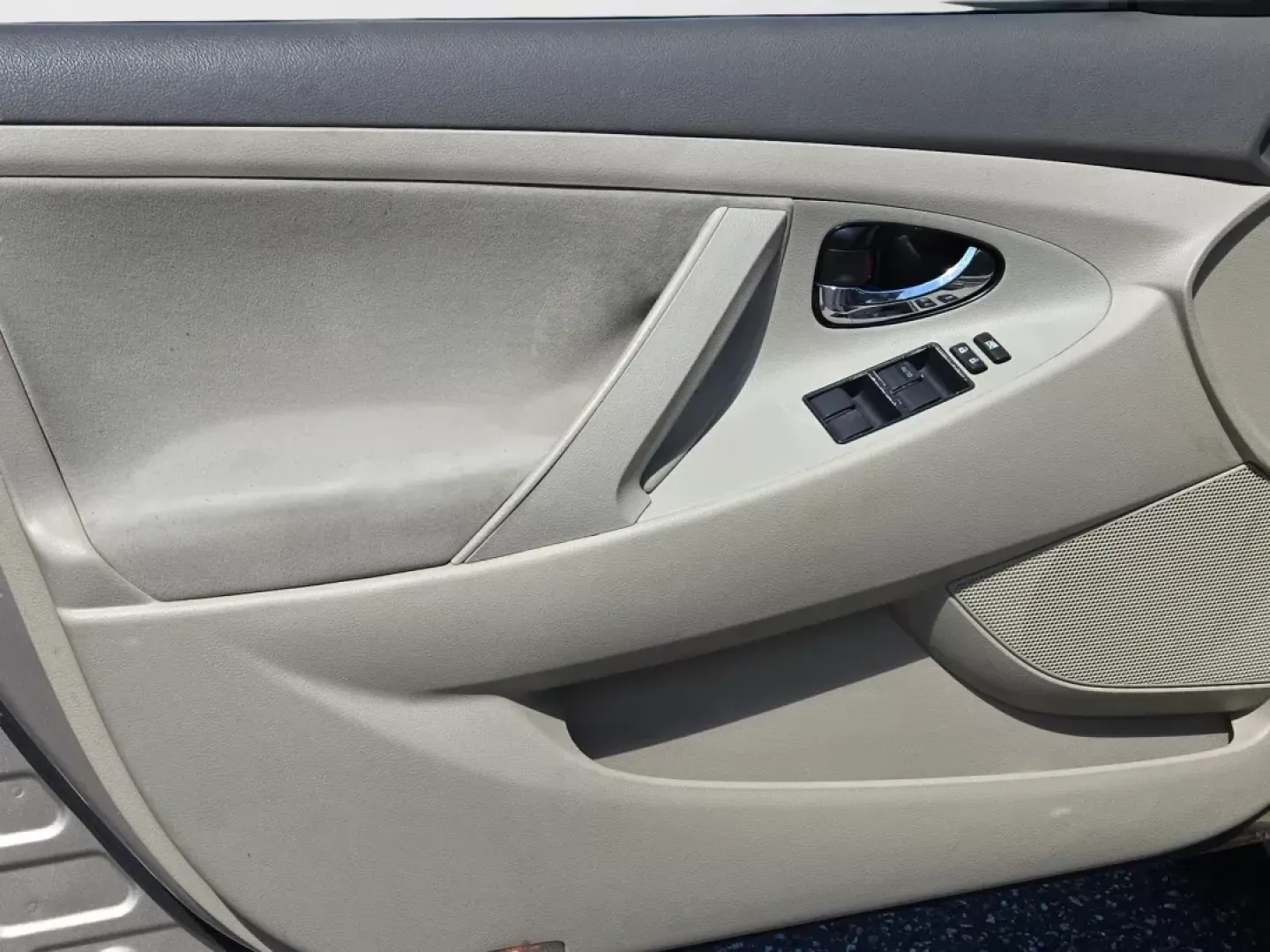 2007 Toyota Camry LE (4T1BE46K27U) with an Other engine, located at 7000 Northlake Connector, Columbus, GA, 31904, (706) 987-8085, 32.524975, -84.978134 - Discover your perfect blend of reliability, comfort, and affordability with this stunning 2007 Toyota Camry LE, available now at Gils Auto - Columbus #2! Located at 7000 Northlake Connector, Columbus, GA 31904, we are your go-to Buy Here Pay Here dealership, specializing in providing quality vehicle - Photo#9