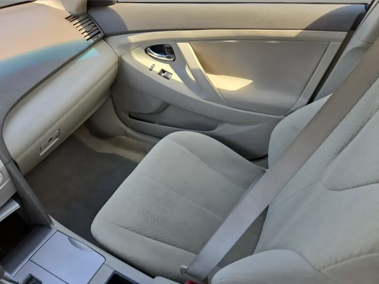 2007 Toyota Camry LE (4T1BE46K27U) with an Other engine, located at 7000 Northlake Connector, Columbus, GA, 31904, (706) 987-8085, 32.524975, -84.978134 - Discover your perfect blend of reliability, comfort, and affordability with this stunning 2007 Toyota Camry LE, available now at Gils Auto - Columbus #2! Located at 7000 Northlake Connector, Columbus, GA 31904, we are your go-to Buy Here Pay Here dealership, specializing in providing quality vehicle - Photo#14