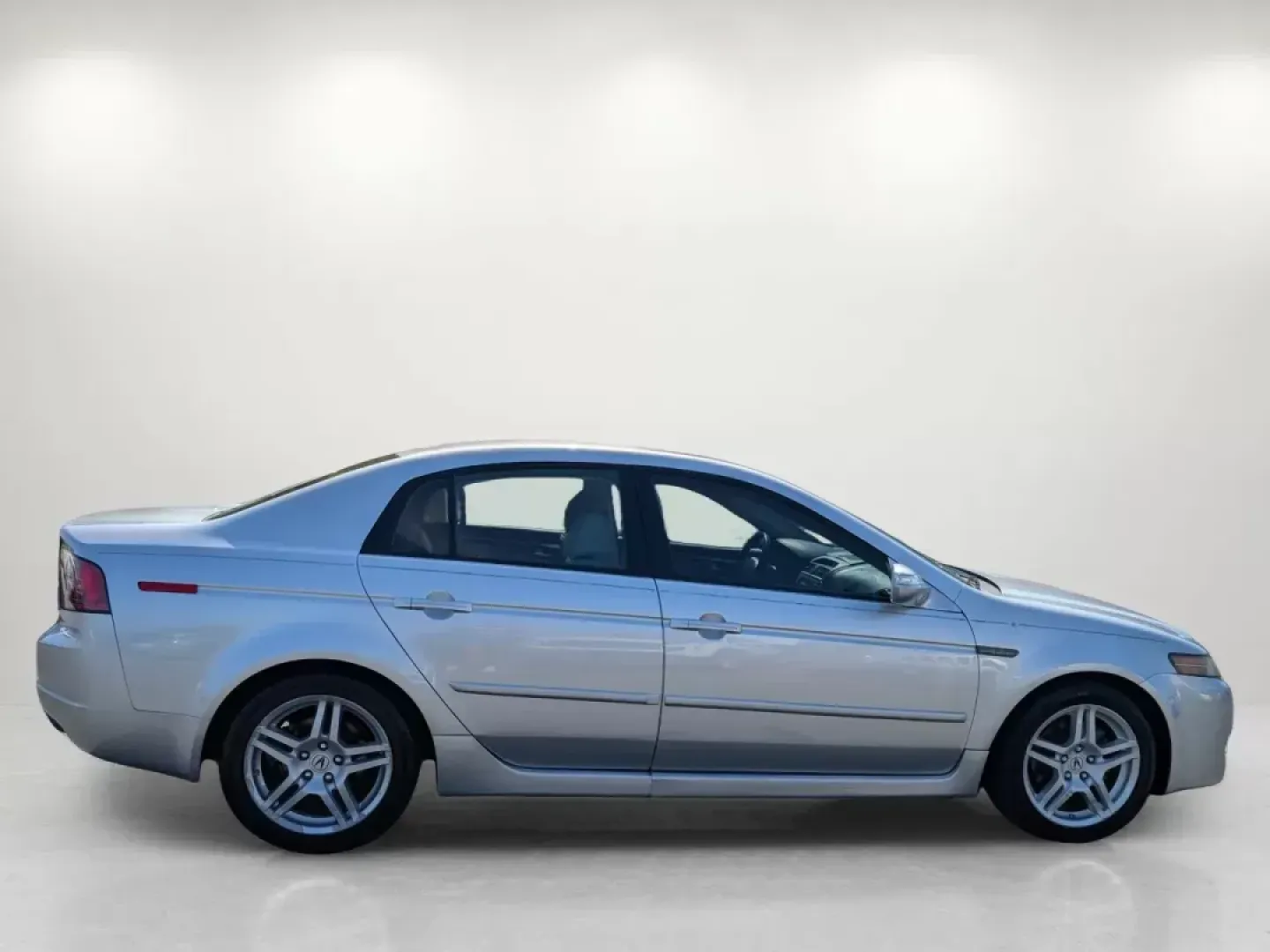 2008 Acura TL (19UUA66228A) with an Gas V6 3.2L/196 engine, 5-Speed Automatic w/OD transmission, located at 3959 U.S. 80 W, Phenix City, AL, 36870, (334) 297-4885, 32.469296, -85.135185 - **Elevate Your Daily Drive with the 2008 Acura TL: Perfect for Commuters and Families Alike!**<br /> <br /> Are you looking for a vehicle that balances style, comfort, and practicality? The 2008 Acura TL available at Gils Auto in Phenix City, AL, is the ideal sedan for anyone seeking a reliable ride - Photo#3