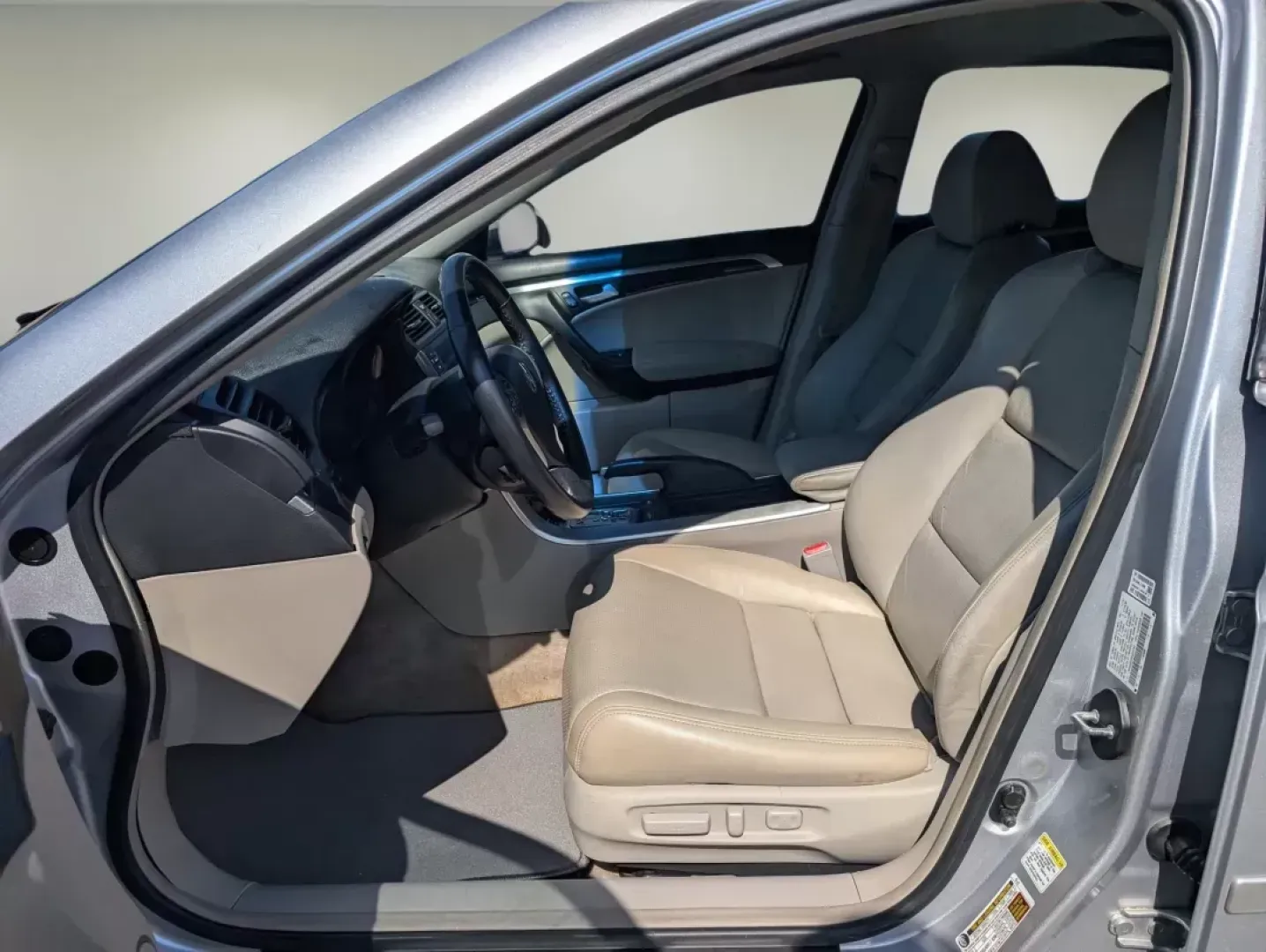 2008 Acura TL (19UUA66228A) with an Gas V6 3.2L/196 engine, 5-Speed Automatic w/OD transmission, located at 3959 U.S. 80 W, Phenix City, AL, 36870, (334) 297-4885, 32.469296, -85.135185 - **Elevate Your Daily Drive with the 2008 Acura TL: Perfect for Commuters and Families Alike!**<br /> <br /> Are you looking for a vehicle that balances style, comfort, and practicality? The 2008 Acura TL available at Gils Auto in Phenix City, AL, is the ideal sedan for anyone seeking a reliable ride - Photo#9