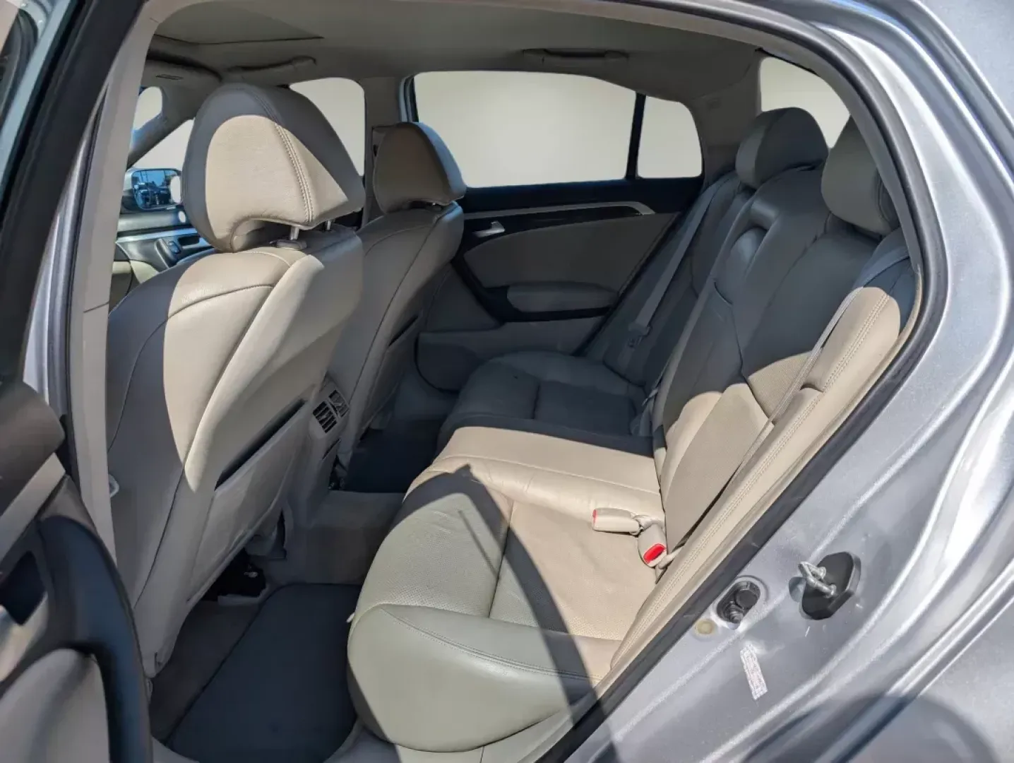 2008 Acura TL (19UUA66228A) with an Gas V6 3.2L/196 engine, 5-Speed Automatic w/OD transmission, located at 3959 U.S. 80 W, Phenix City, AL, 36870, (334) 297-4885, 32.469296, -85.135185 - **Elevate Your Daily Drive with the 2008 Acura TL: Perfect for Commuters and Families Alike!**<br /> <br /> Are you looking for a vehicle that balances style, comfort, and practicality? The 2008 Acura TL available at Gils Auto in Phenix City, AL, is the ideal sedan for anyone seeking a reliable ride - Photo#10