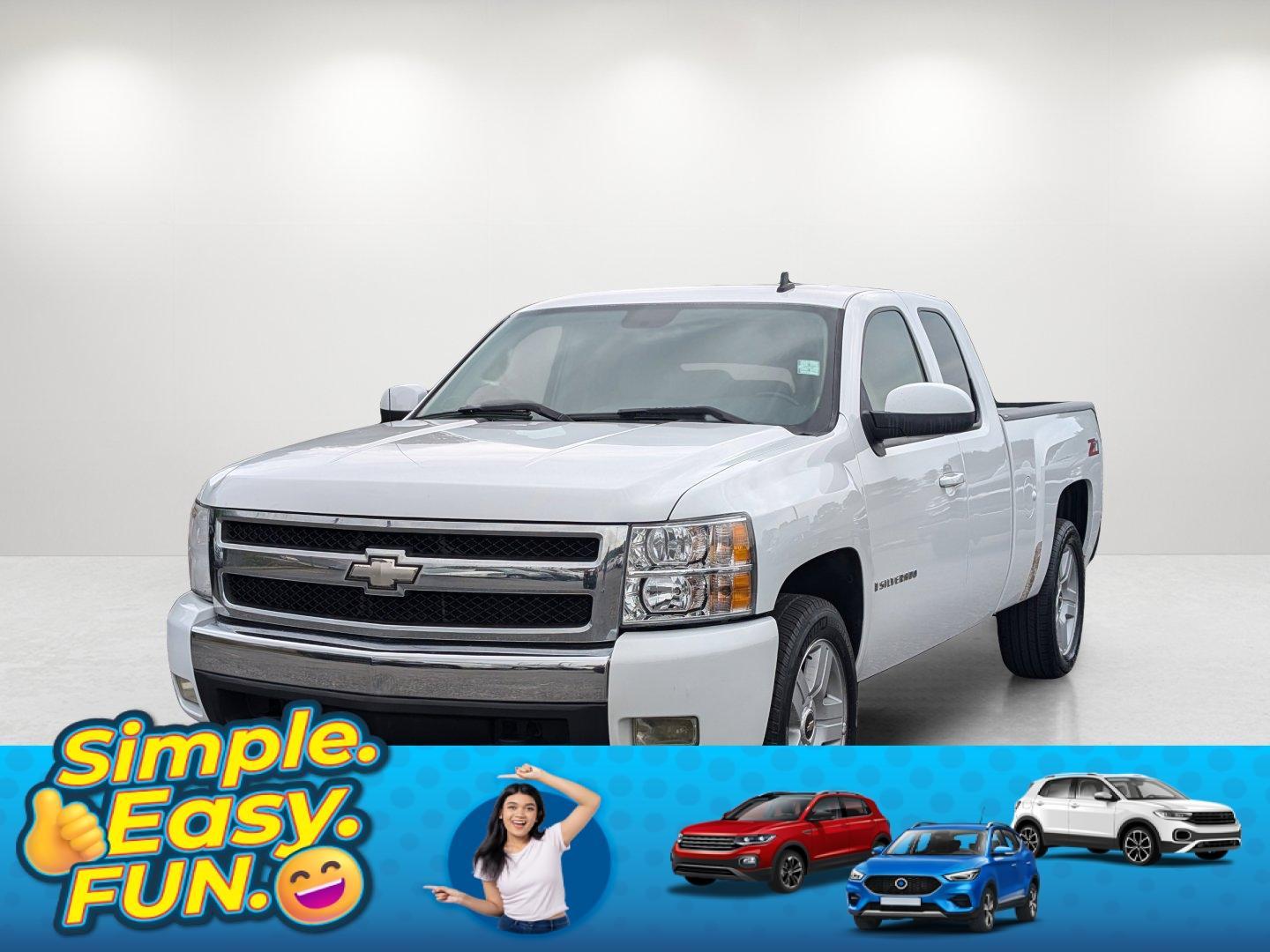2008 /Light Titanium/Ebony Chevrolet Silverado 1500 LT w/2LT (1GCEC19J58Z) with an Gas V8 5.3L/323 engine, 4-Speed Automatic w/OD transmission, located at 804 22nd Ave, Phenix City, AL, 36870, (334) 297-1860, 32.484749, -85.024475 - 2008 Chevrolet Silverado 1500 LT w/2LT - Photo#0