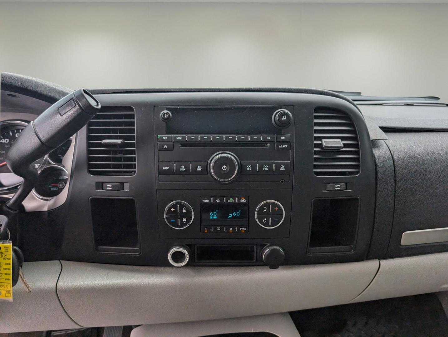 2008 /Light Titanium/Ebony Chevrolet Silverado 1500 LT w/2LT (1GCEC19J58Z) with an Gas V8 5.3L/323 engine, 4-Speed Automatic w/OD transmission, located at 804 22nd Ave, Phenix City, AL, 36870, (334) 297-1860, 32.484749, -85.024475 - 2008 Chevrolet Silverado 1500 LT w/2LT - Photo#13
