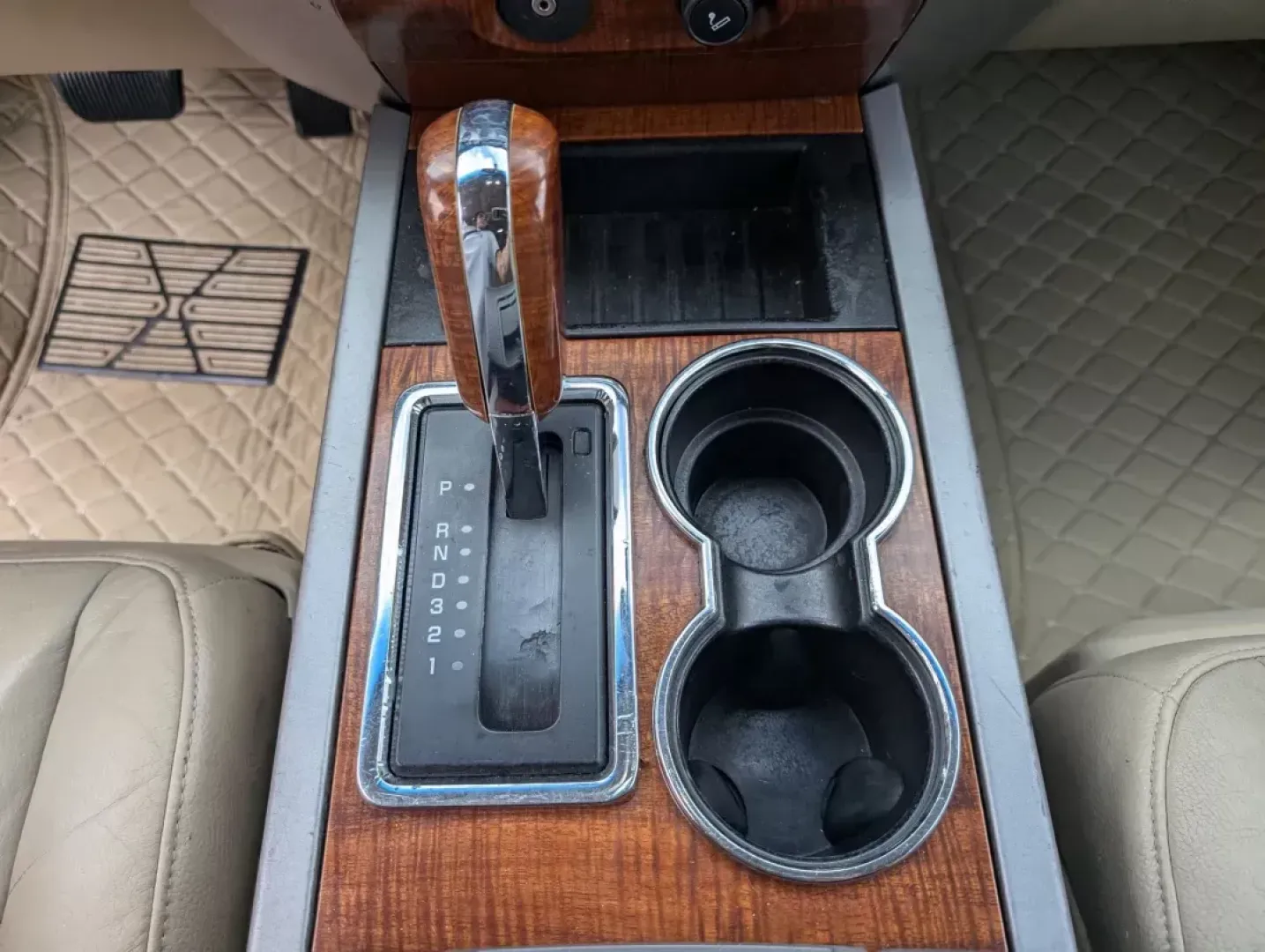 2008 Ford Expedition King Ranch (1FMFU17538L) with an Gas V8 5.4L/330 engine, 6-Speed Automatic w/OD transmission, located at 804 22nd Ave, Phenix City, AL, 36870, (334) 297-1860, 32.484749, -85.024475 - 2008 Ford Expedition King Ranch - Photo#13