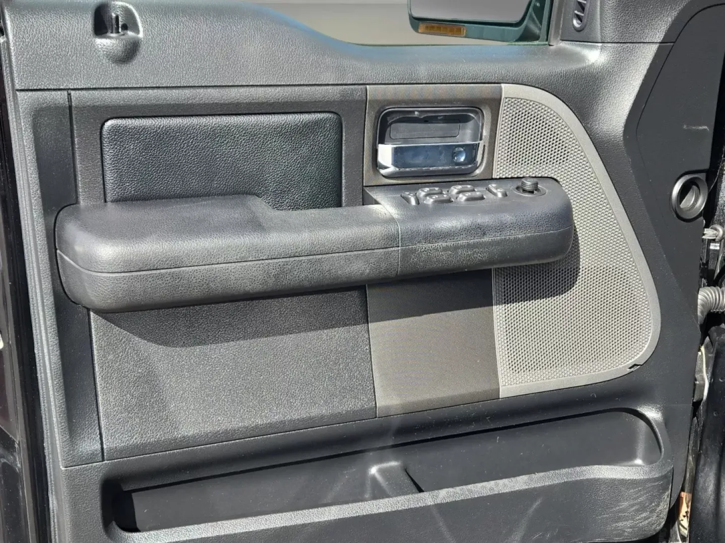 2008 Ford F-150 XL (1FTRW12W98K) with an Other engine, located at 5115 14th Ave., Columbus, GA, 31904, (706) 323-0345, 32.511494, -84.971046 - Experience the thrill of adventure with the 2008 Ford F-150 XL, an exceptional crew cab pickup perfect for both work and play. Whether you're a growing family in need of extra space, a weekend warrior ready to hit the trails, or a commuter seeking reliability in all conditions, this F-150 is your id - Photo#8