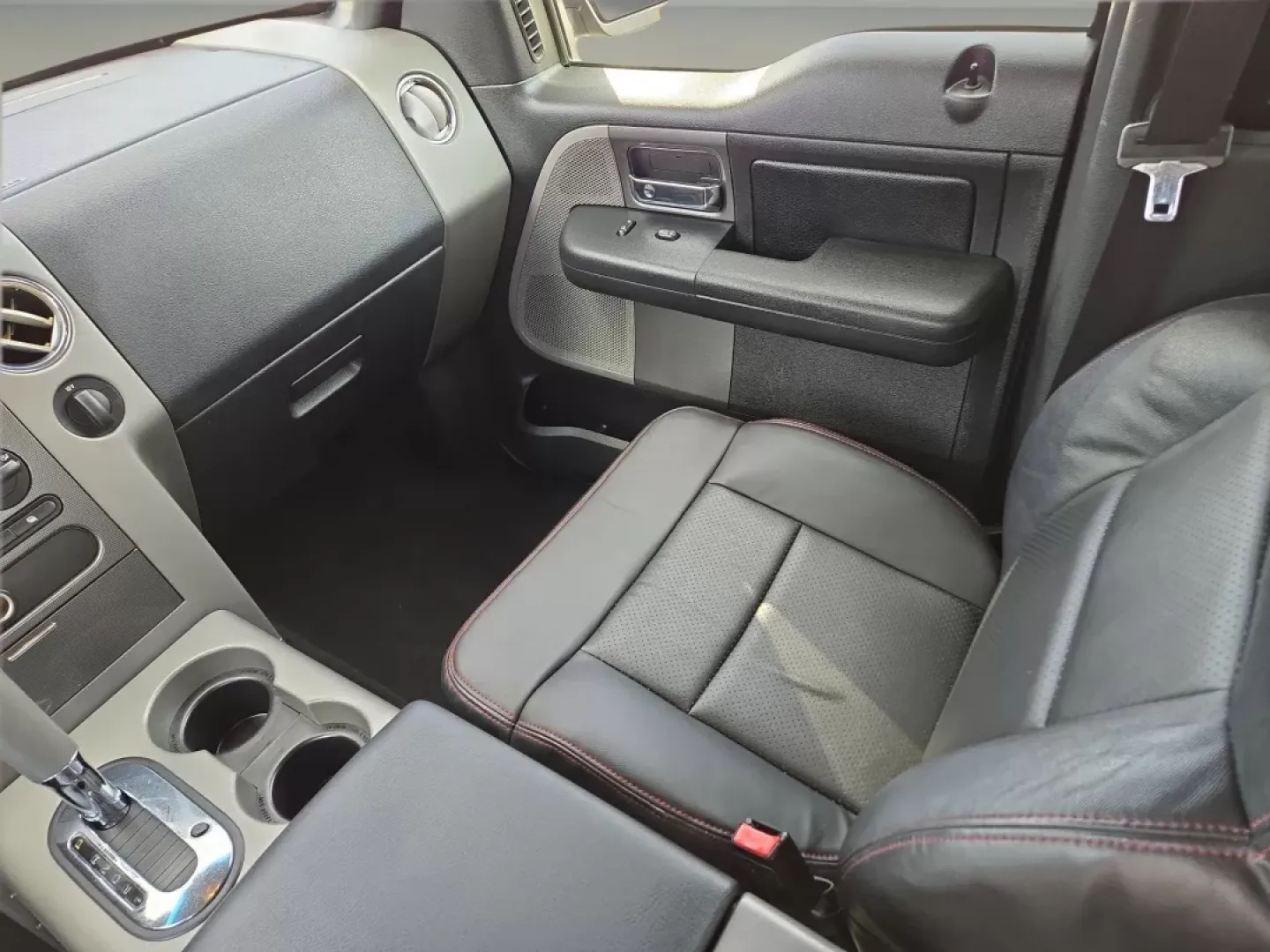 2008 Ford F-150 XL (1FTRW12W98K) with an Other engine, located at 5115 14th Ave., Columbus, GA, 31904, (706) 323-0345, 32.511494, -84.971046 - Experience the thrill of adventure with the 2008 Ford F-150 XL, an exceptional crew cab pickup perfect for both work and play. Whether you're a growing family in need of extra space, a weekend warrior ready to hit the trails, or a commuter seeking reliability in all conditions, this F-150 is your id - Photo#13