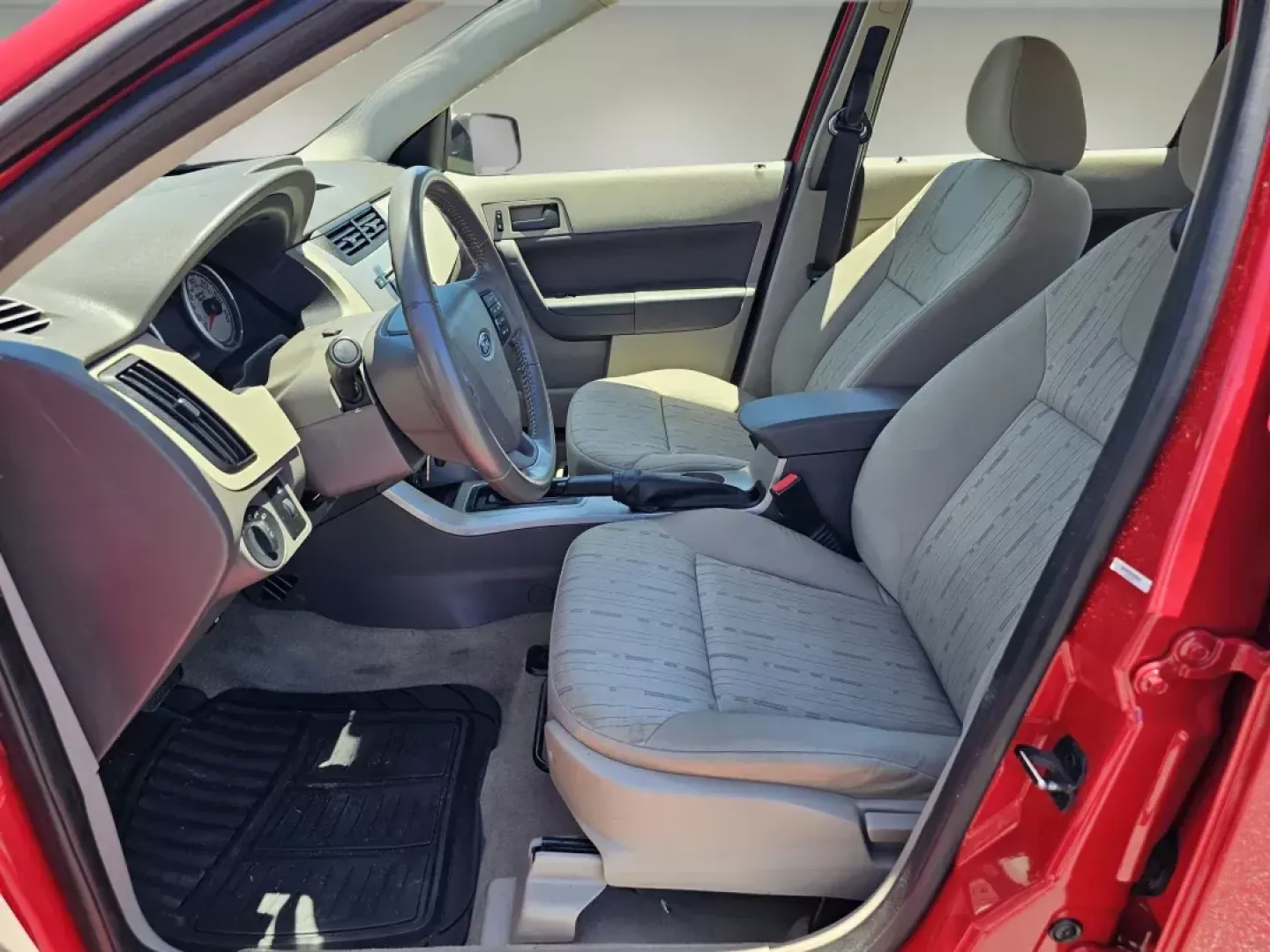 2008 /Medium Stone Ford Focus SE (1FAHP35N78W) with an Gas I4 2.0L/121 engine, located at 521 Old Farm Lane Rd, Prattville, AL, 36066, (334) 325-1505, 32.482460, -86.416367 - **Drive Your Dreams with the 2008 Ford Focus SE - Perfect for Everyday Adventures!**<br /> <br /> Are you searching for an efficient, reliable sedan that fits seamlessly into your life? Look no further than this stunning **2008 Ford Focus SE** available at **Gils Auto - Prattville**, located at **52 - Photo#10